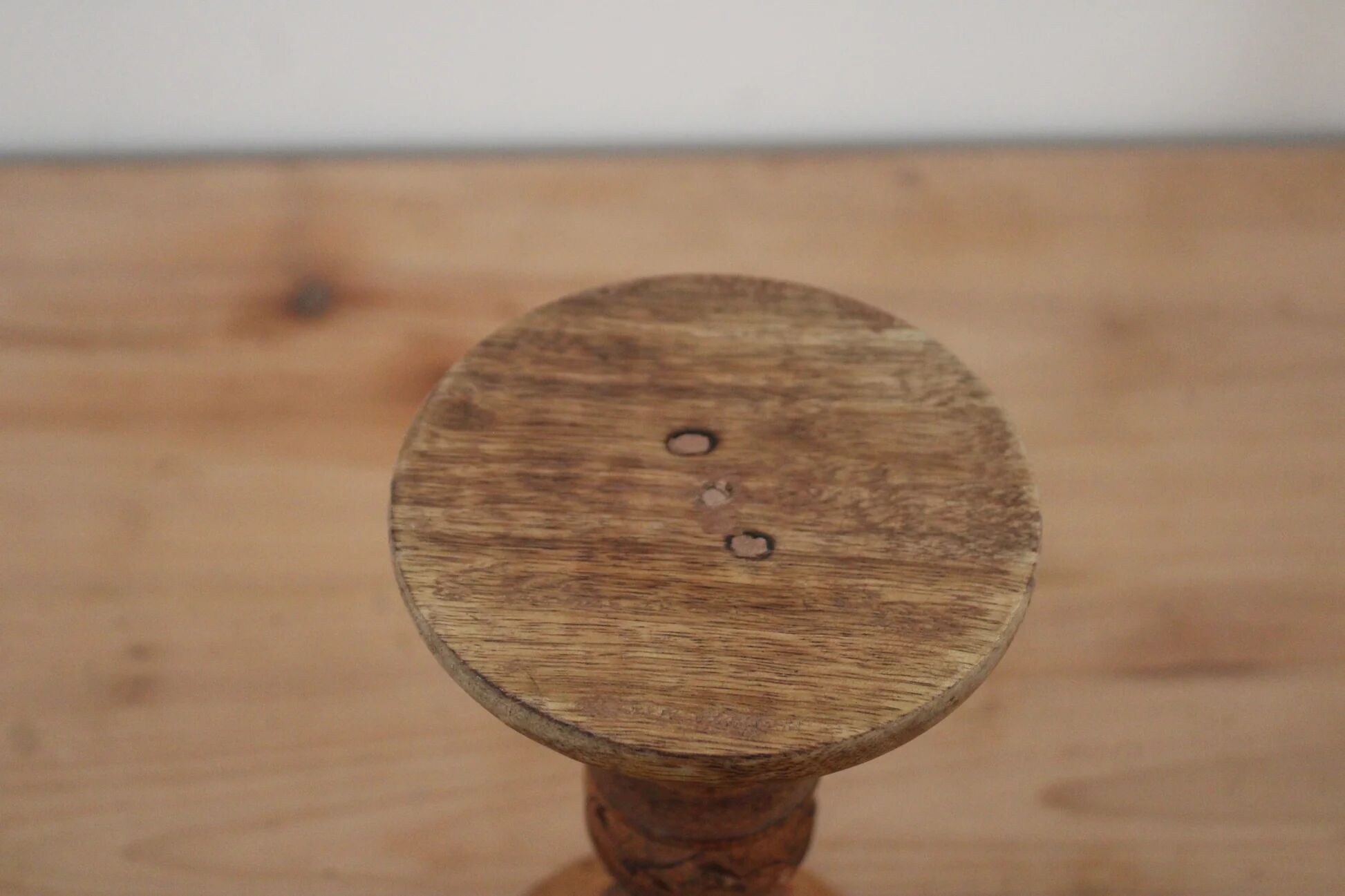 Turned and carved wooden candlestick with foliage decoration – H 20 cm