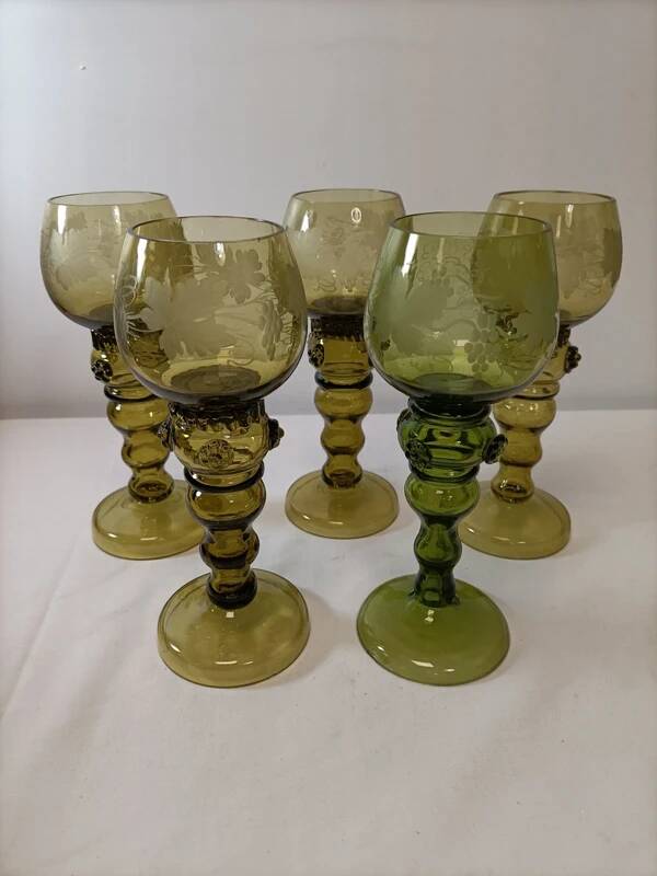 5 green crystal Roemer wine glasses, 19th century vintage in crystal.