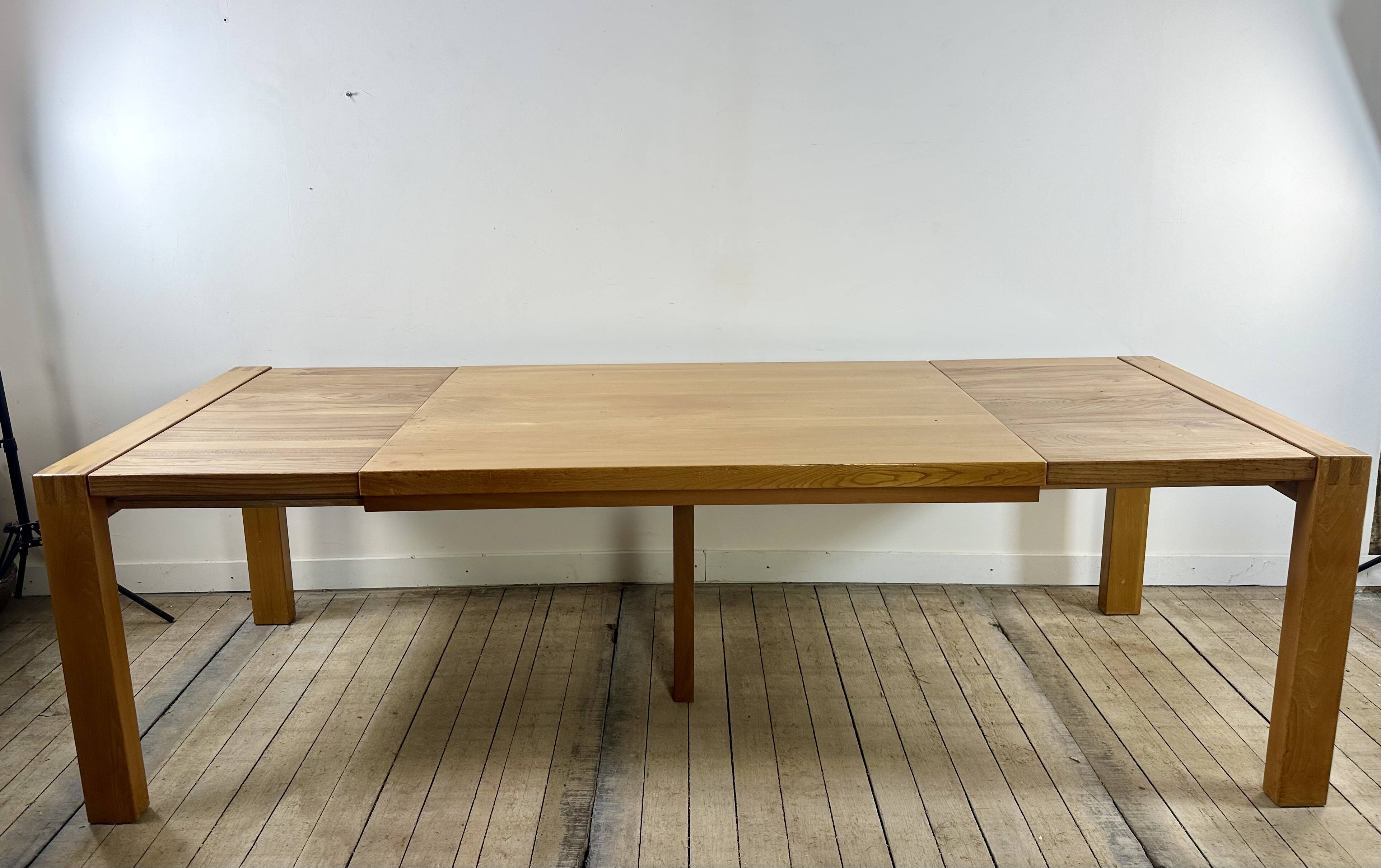 Extendable table in solid oiled elm by maison regain 1970
