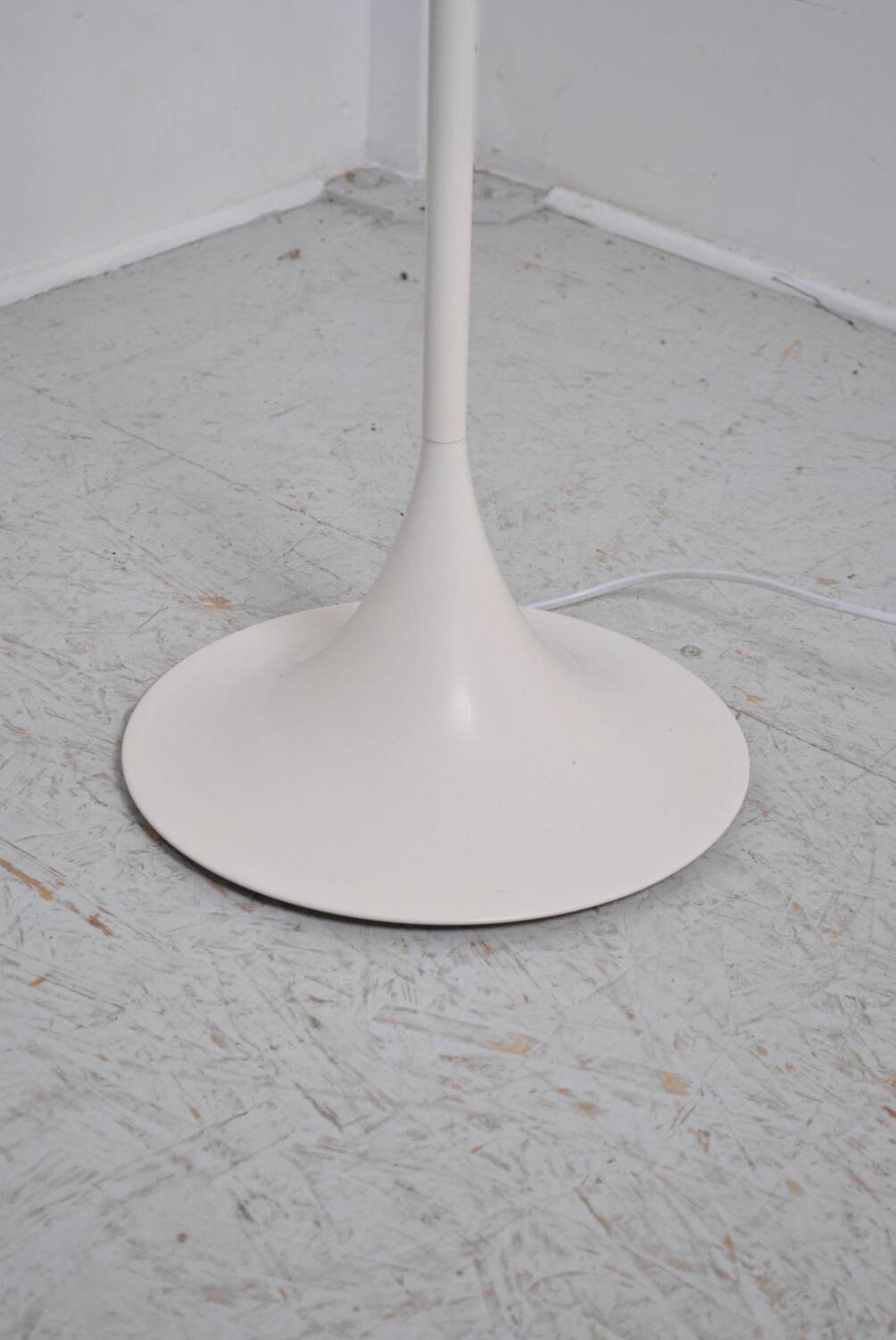 Tulip base floor lamp Aluminor 1970