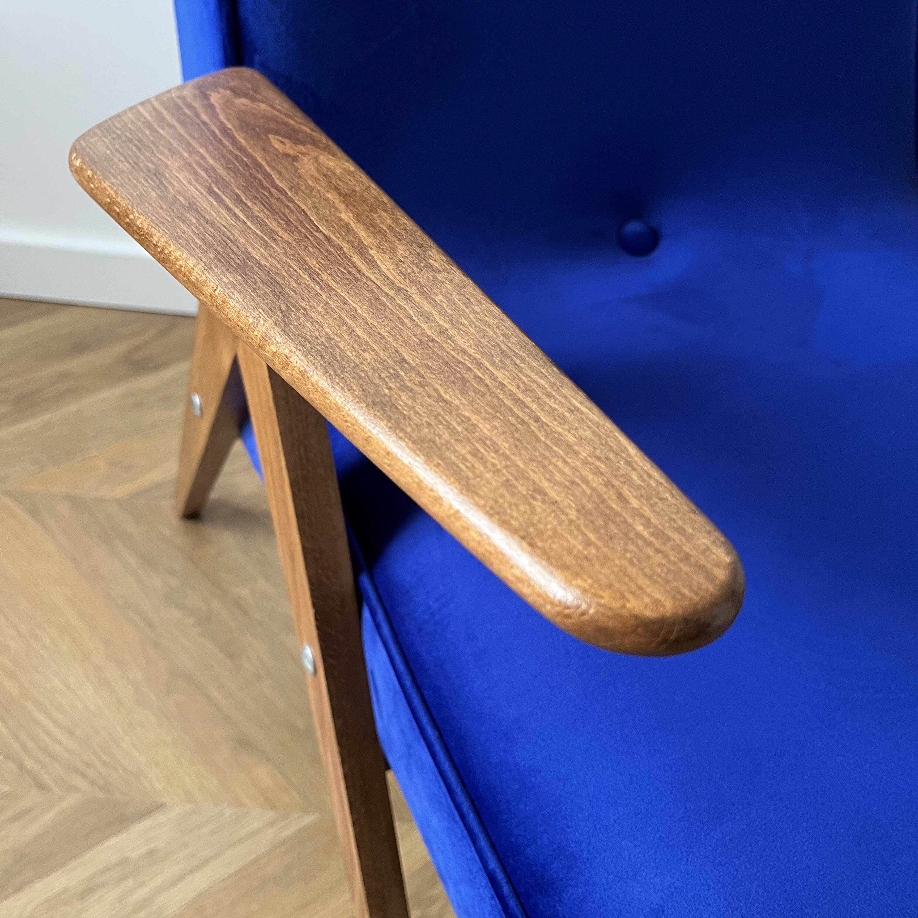 Fauteuil en velours bleu de style mid-century modern restauré, chaise longue vintage