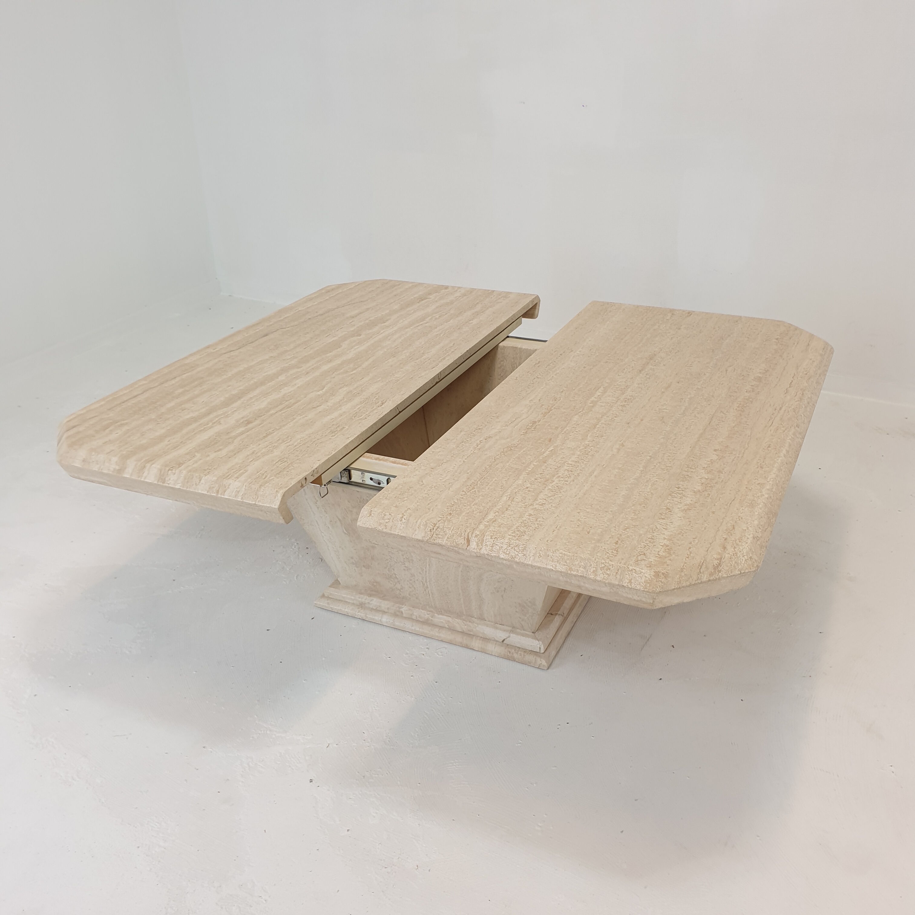 Italian Travertine Bar table or Coffee Table, 1980s