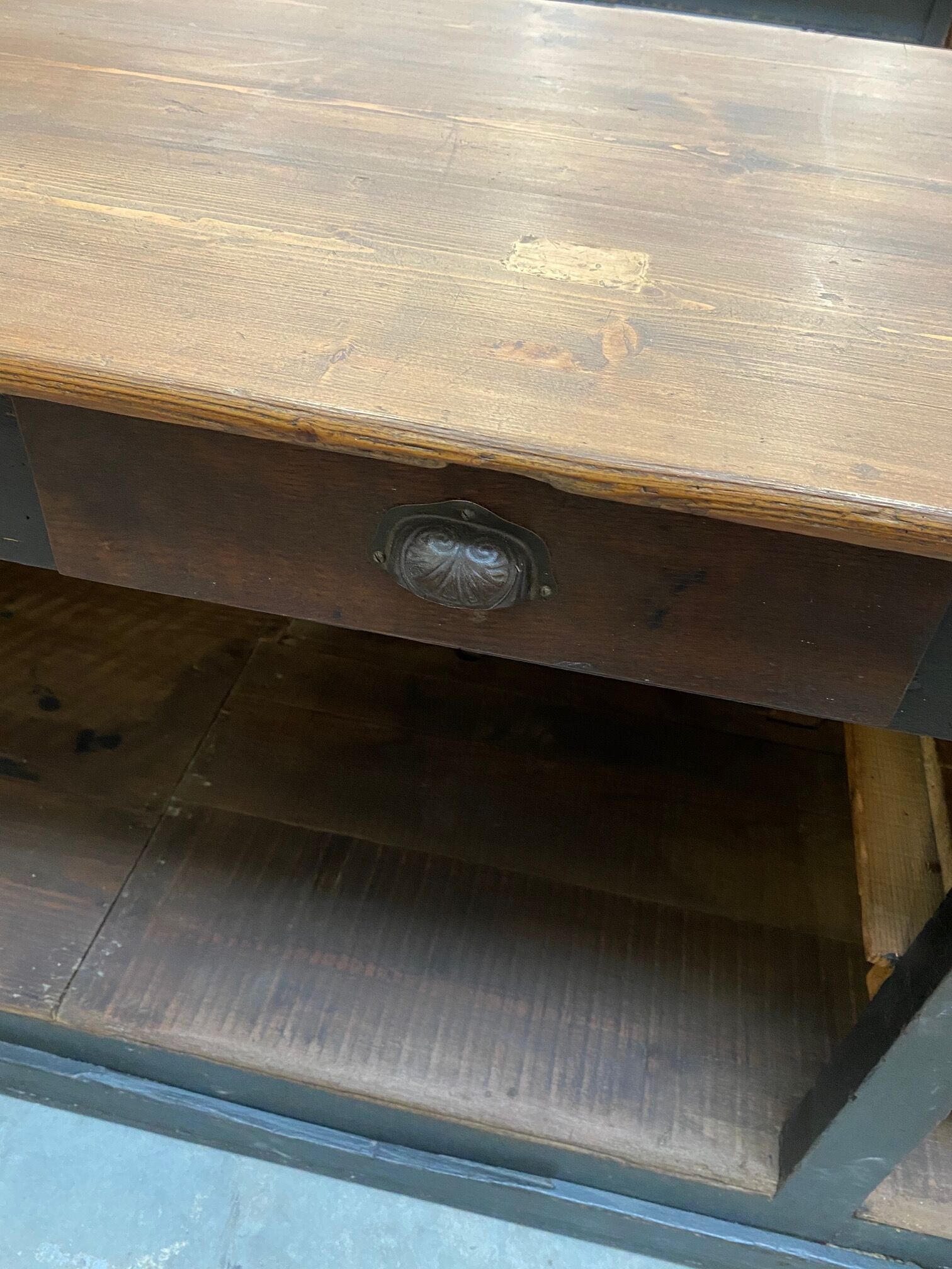 Large trading furniture