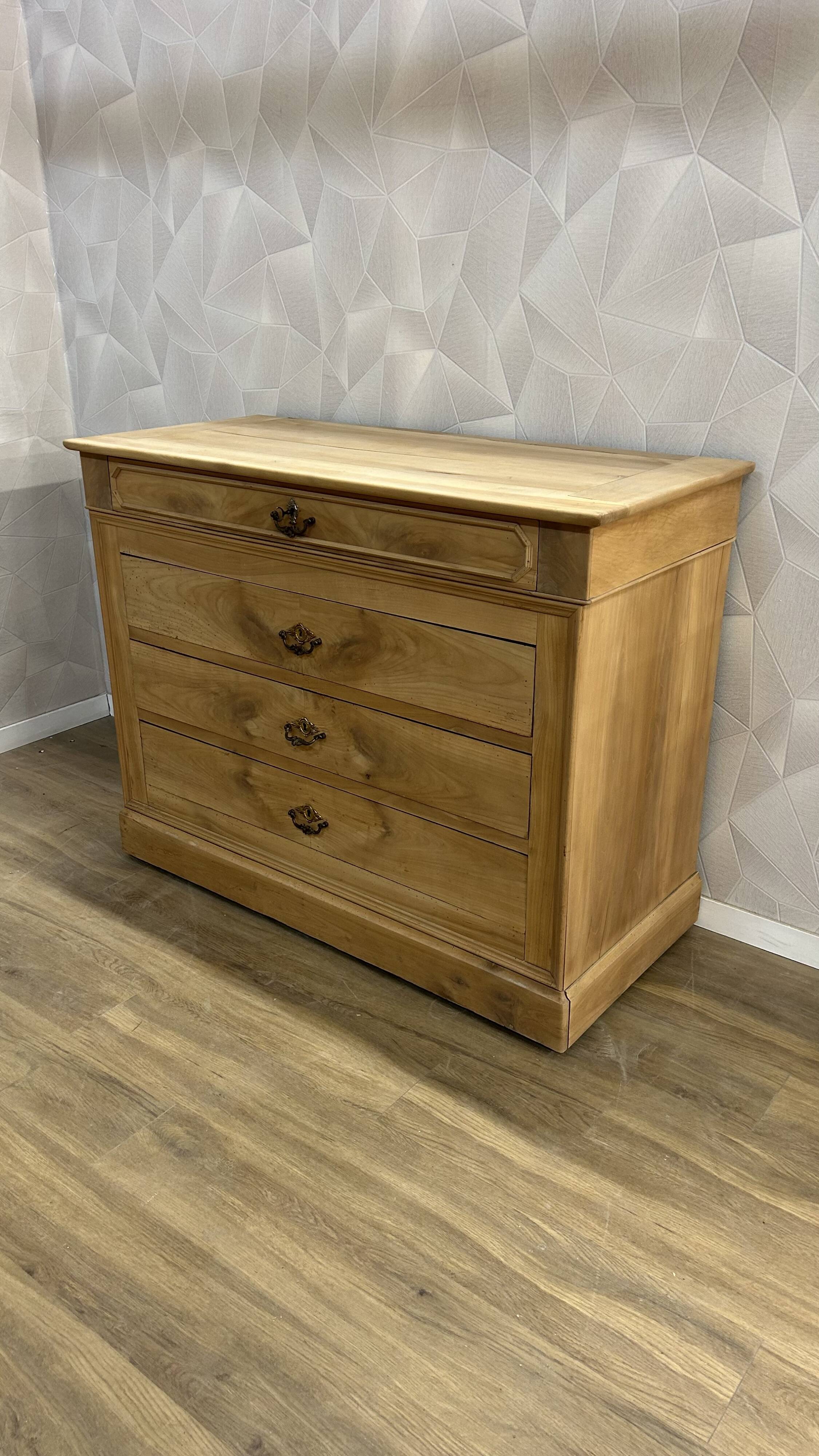 Louis Philipe airbrushed chest of drawers with 4 drawers