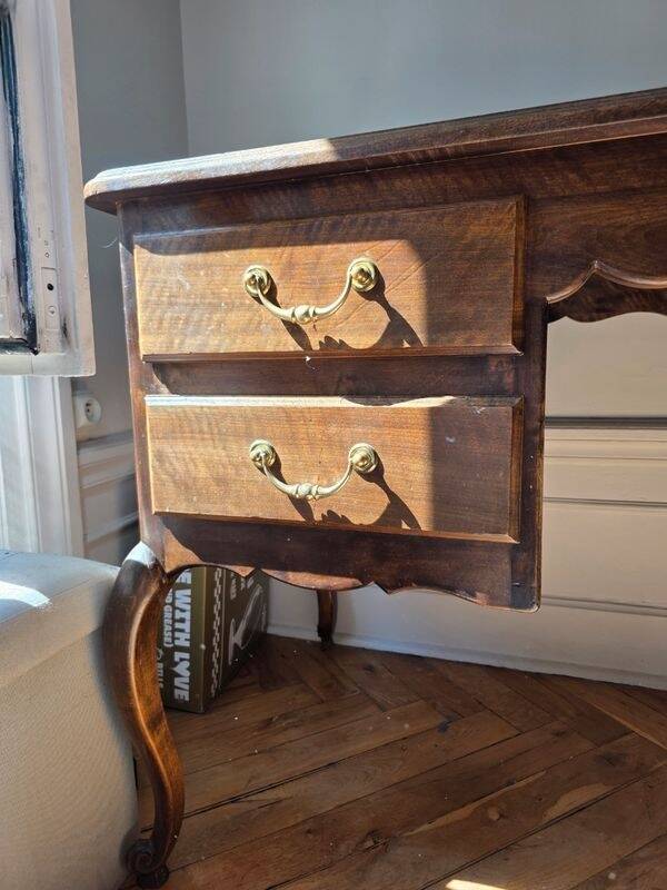Antique Louis XV style desk in solid wood.