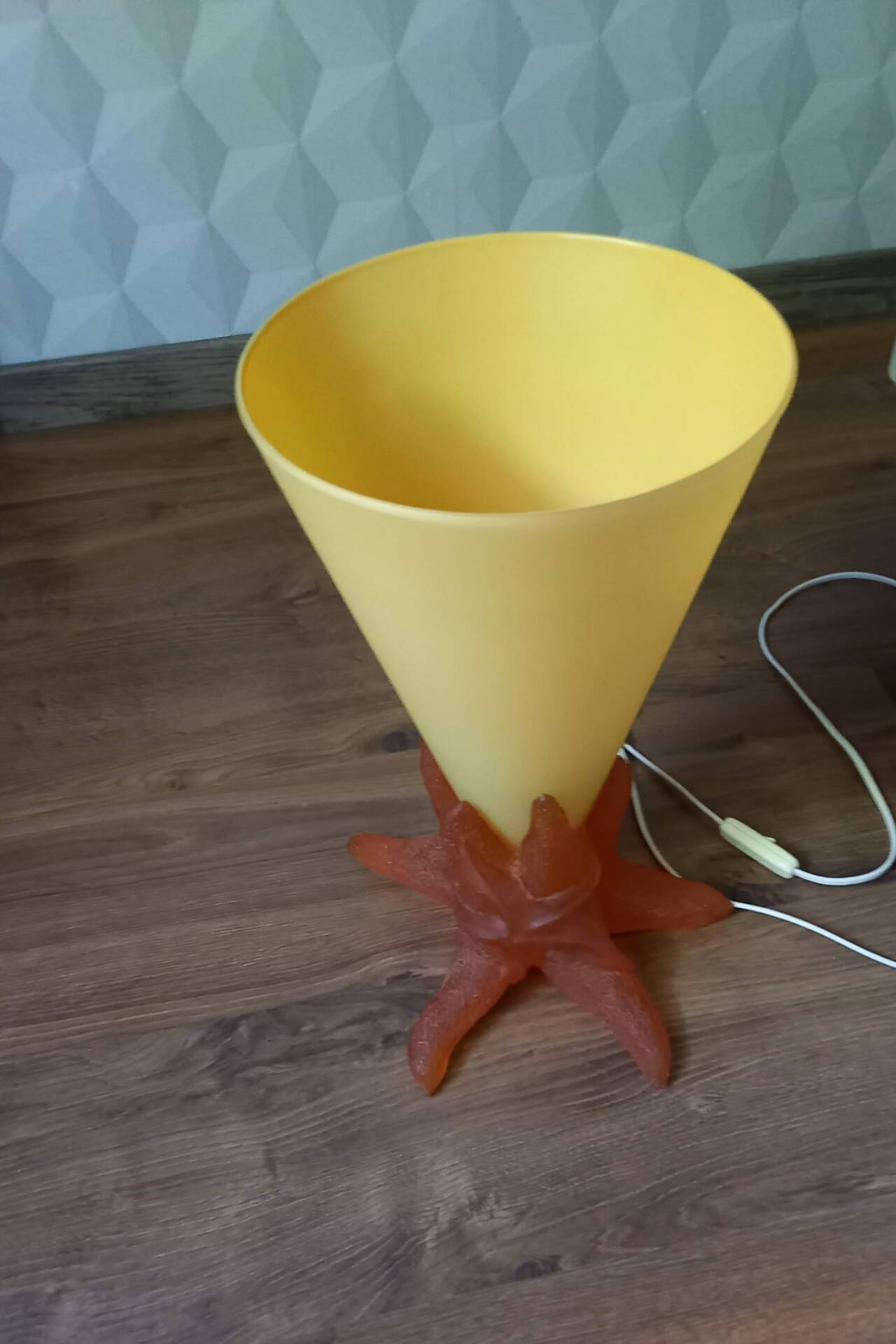 Table lamp