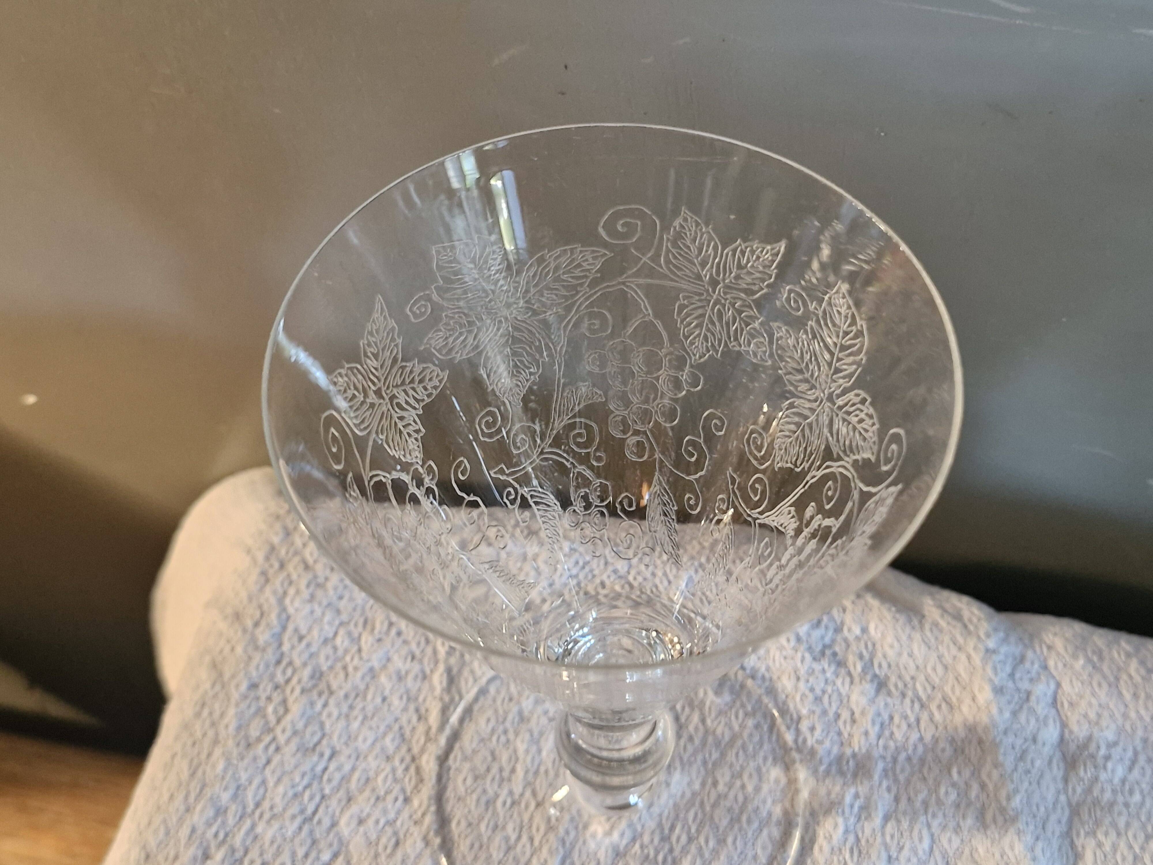 8 large Art Deco crystal glasses, grape clusters (+ 2 gifts)
