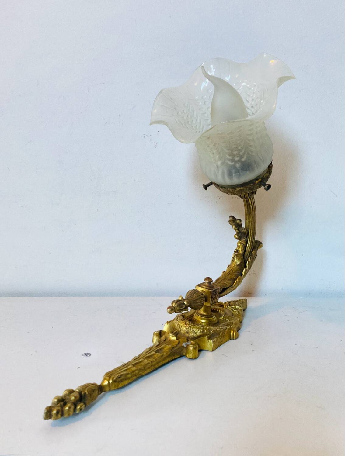 St Louis XVI wall light in solid gilded bronze + fluted glass shade