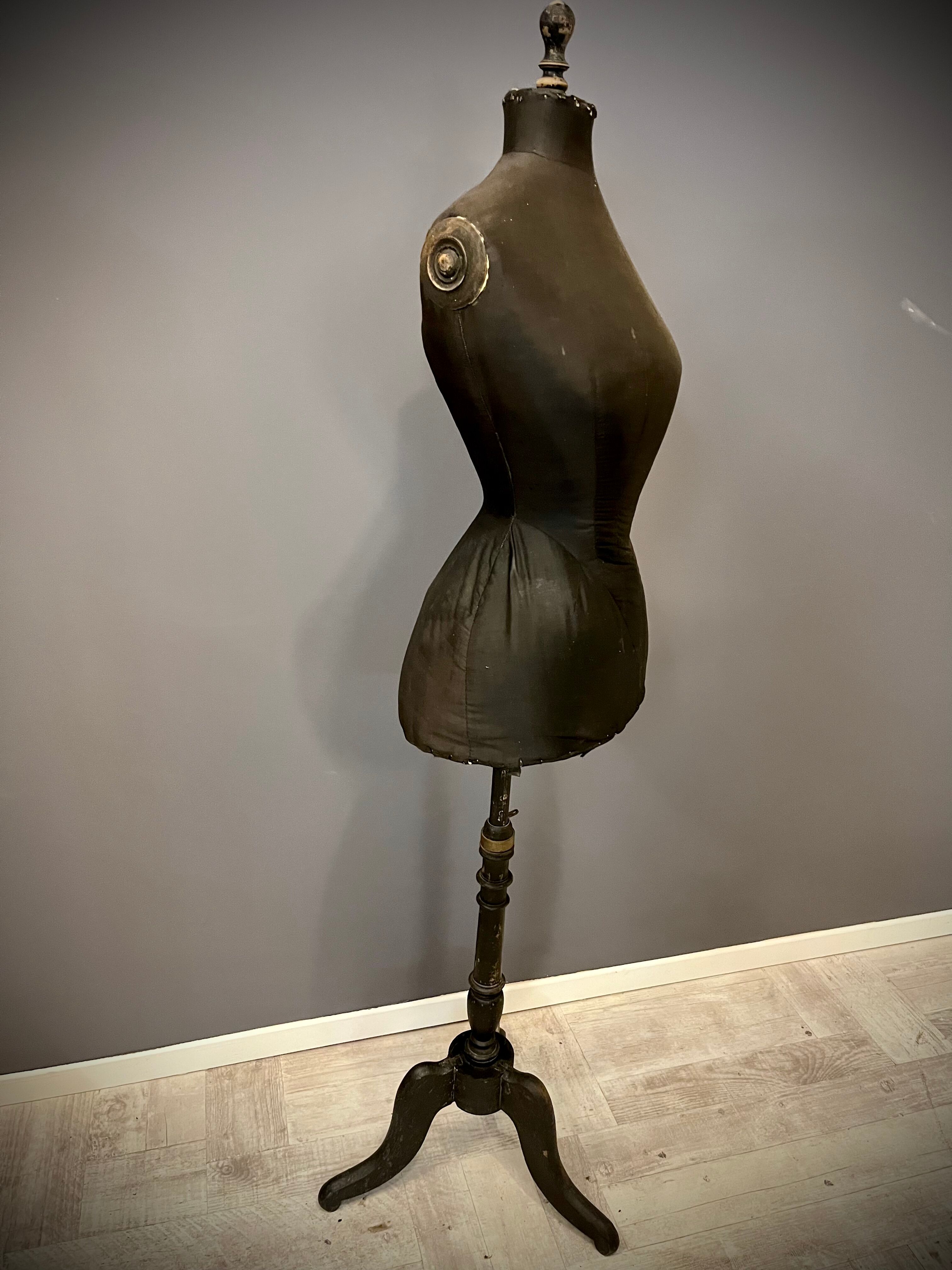 Wasp-sized mannequin