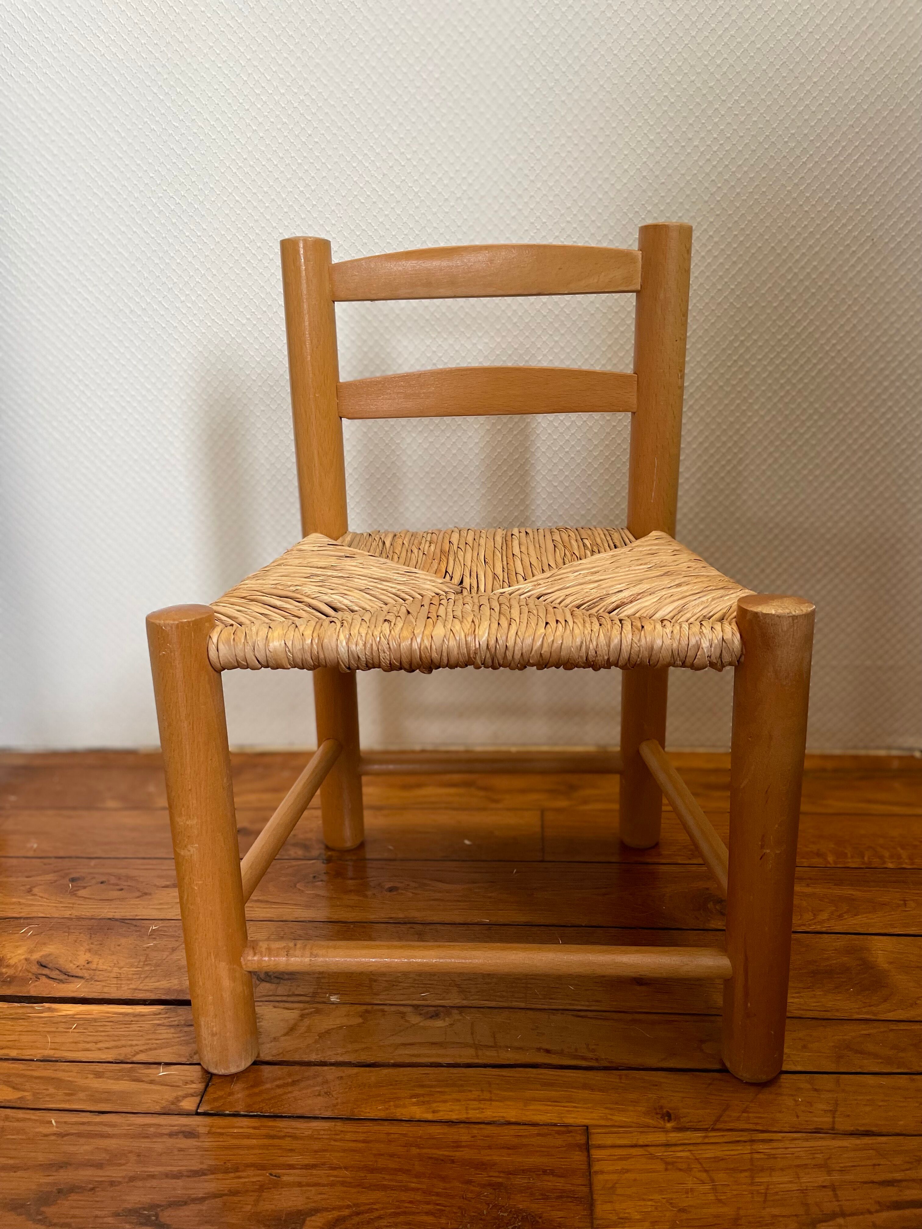 Vintage children's chair in wood and straw