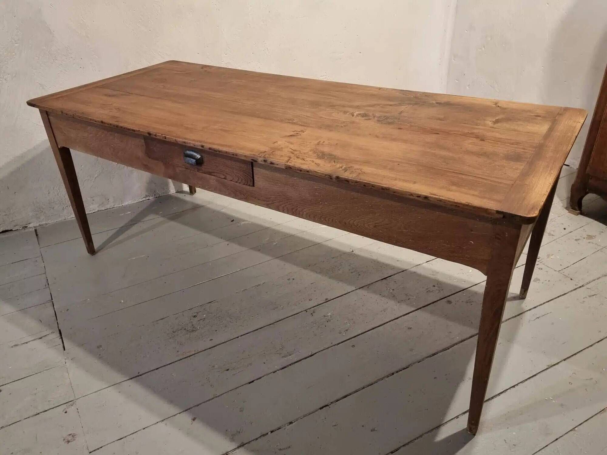 Antique French oak dining table with pine top – 19th century
