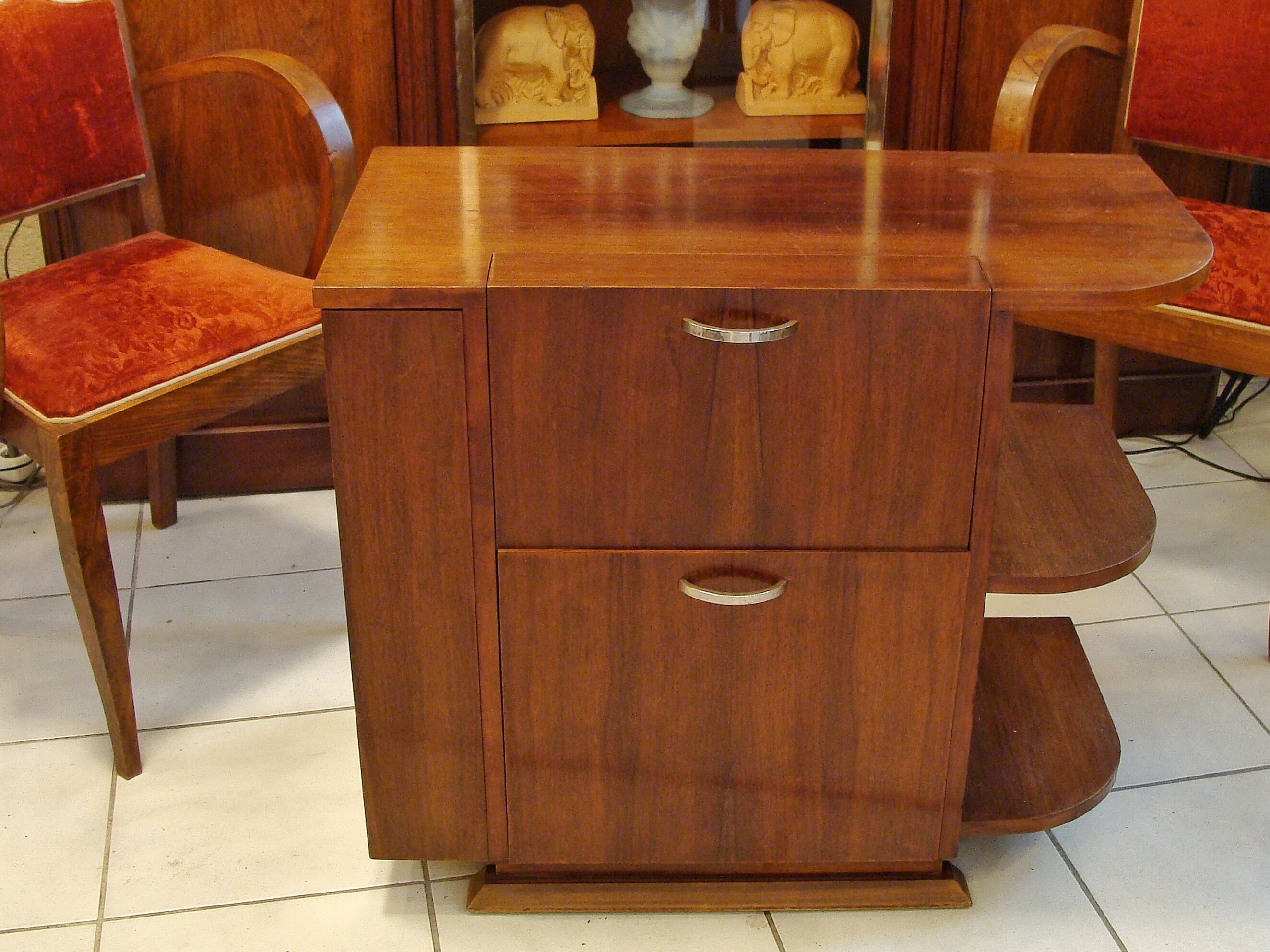 Bar furniture rollaway 1930, compartment door magazine