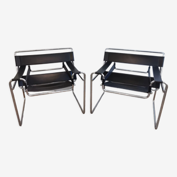 Fauteuils en cuir design Wassily par Marcel Breuer édition italienne années 80