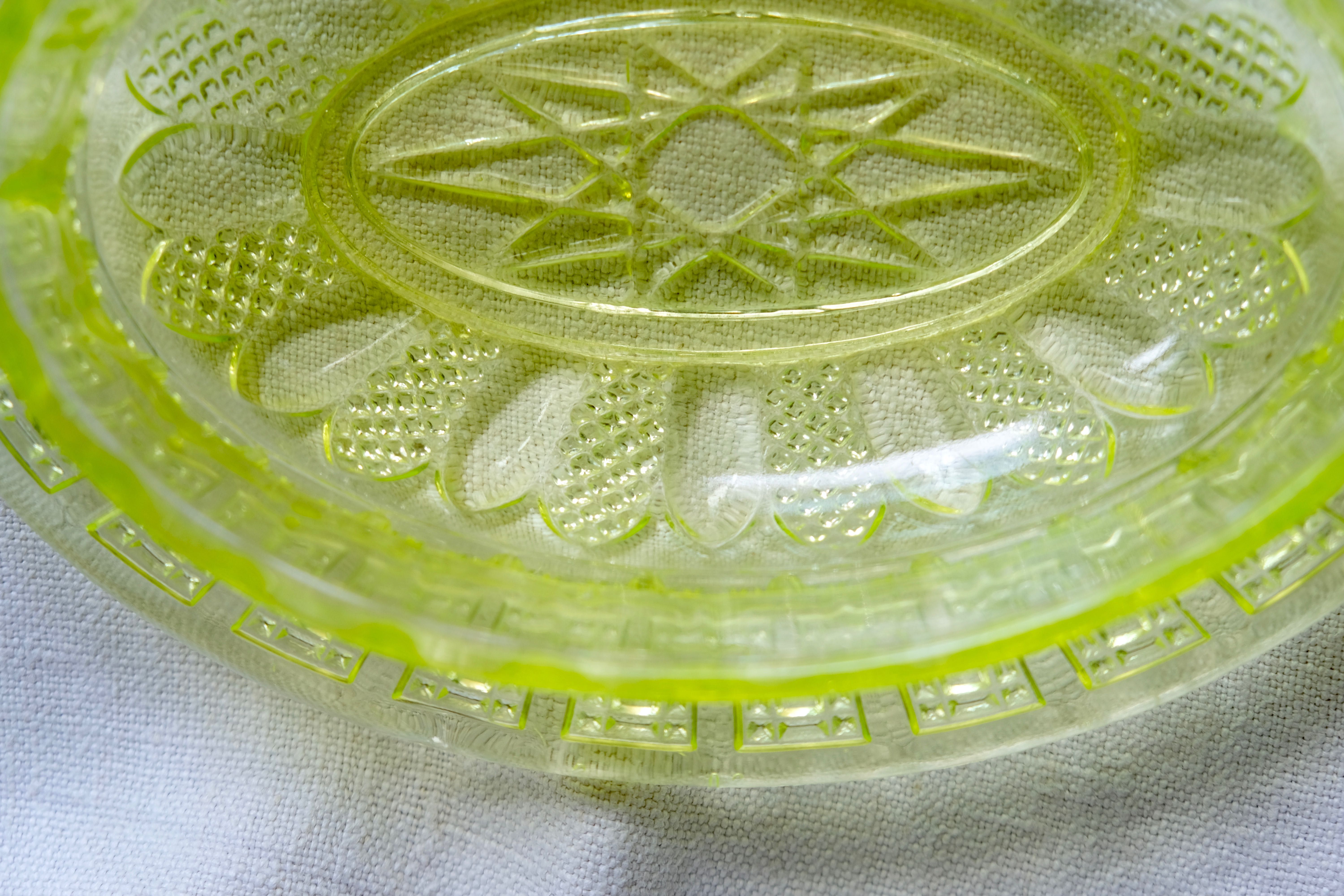 Fruit cup in yellow wealine moulded crystal 19th / 20th century