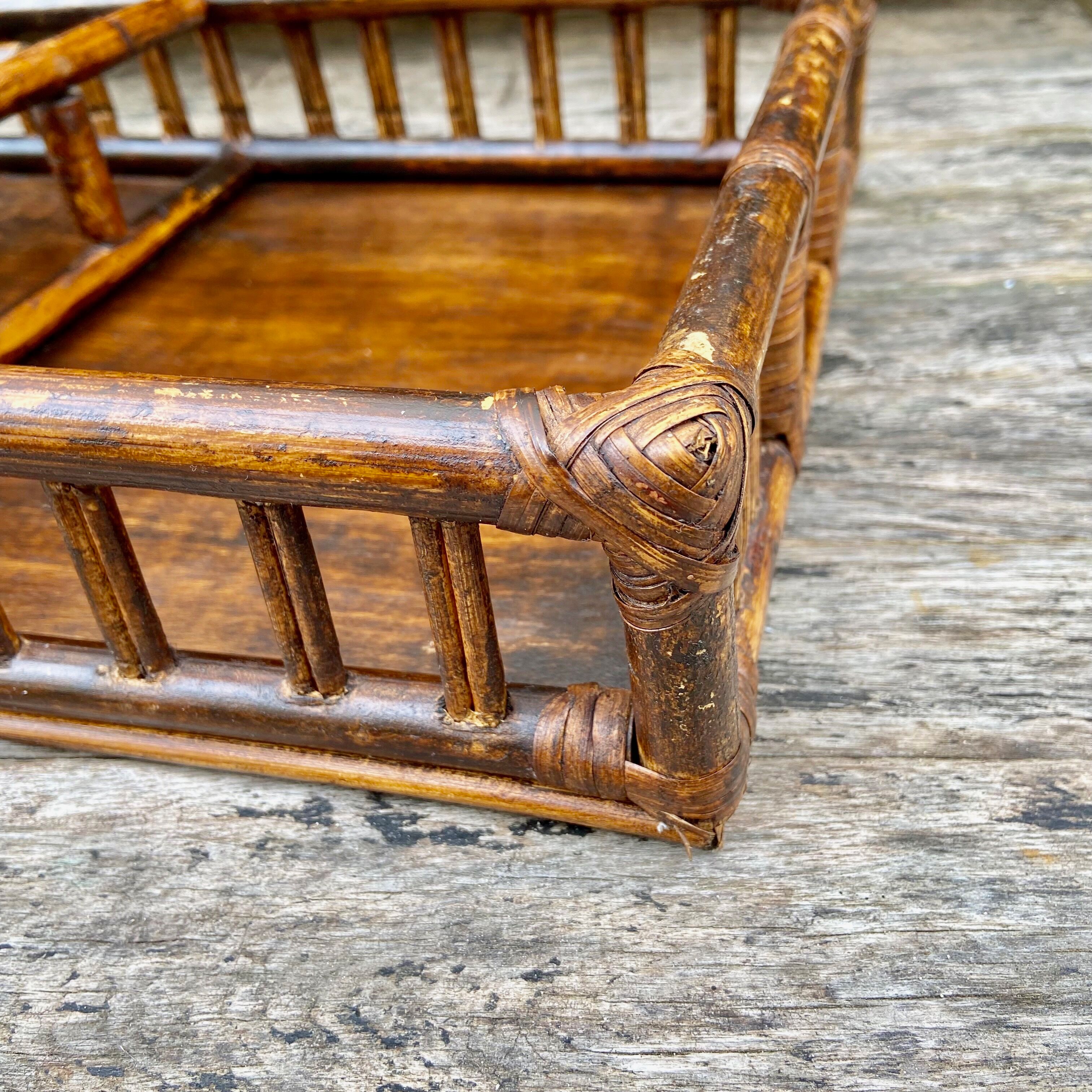 Serving tray in rattan and bamboo
