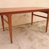 Scandinavian style table with extensions