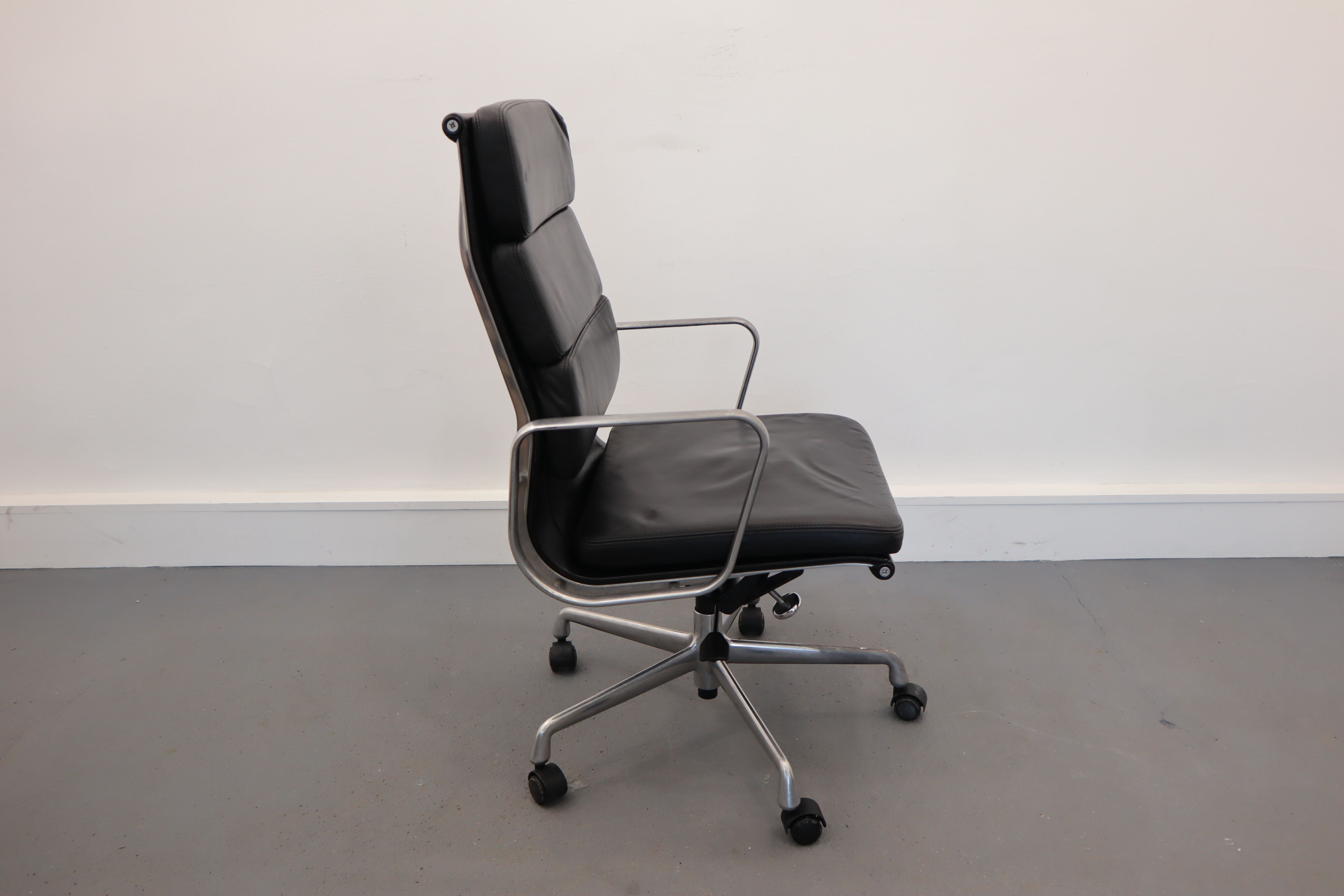 EA 219 swivel armchair by Charles & Ray Eames for Vitra, 1978