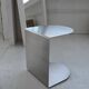 Table d'appoint en acier inoxydable en forme de C Veliento
