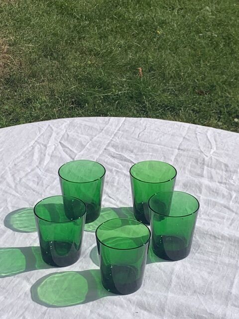 5 glasses in green glass with water or aperitif, made in italy, vintage