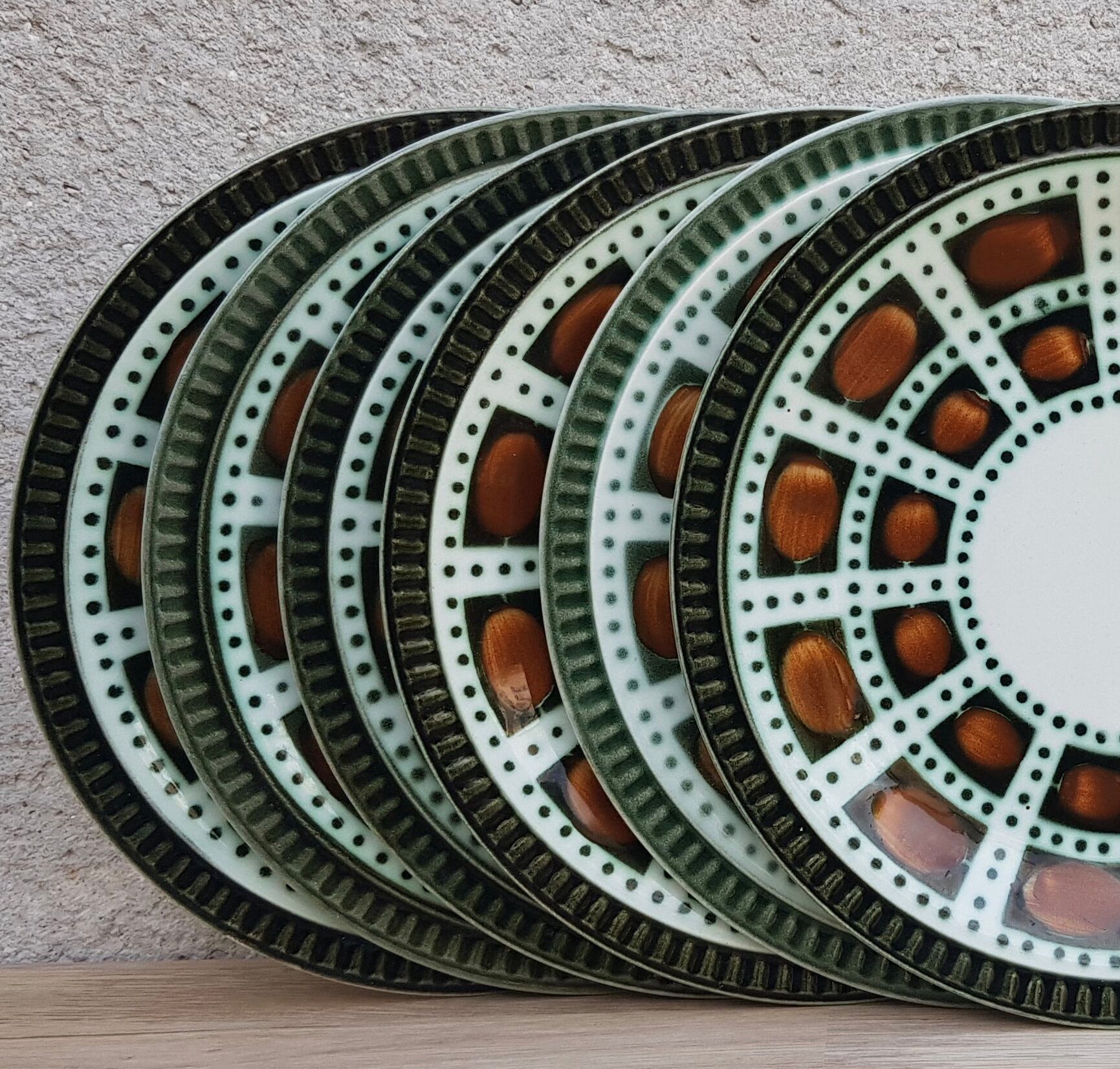 Set of 6 Boch Belgium dessert plates