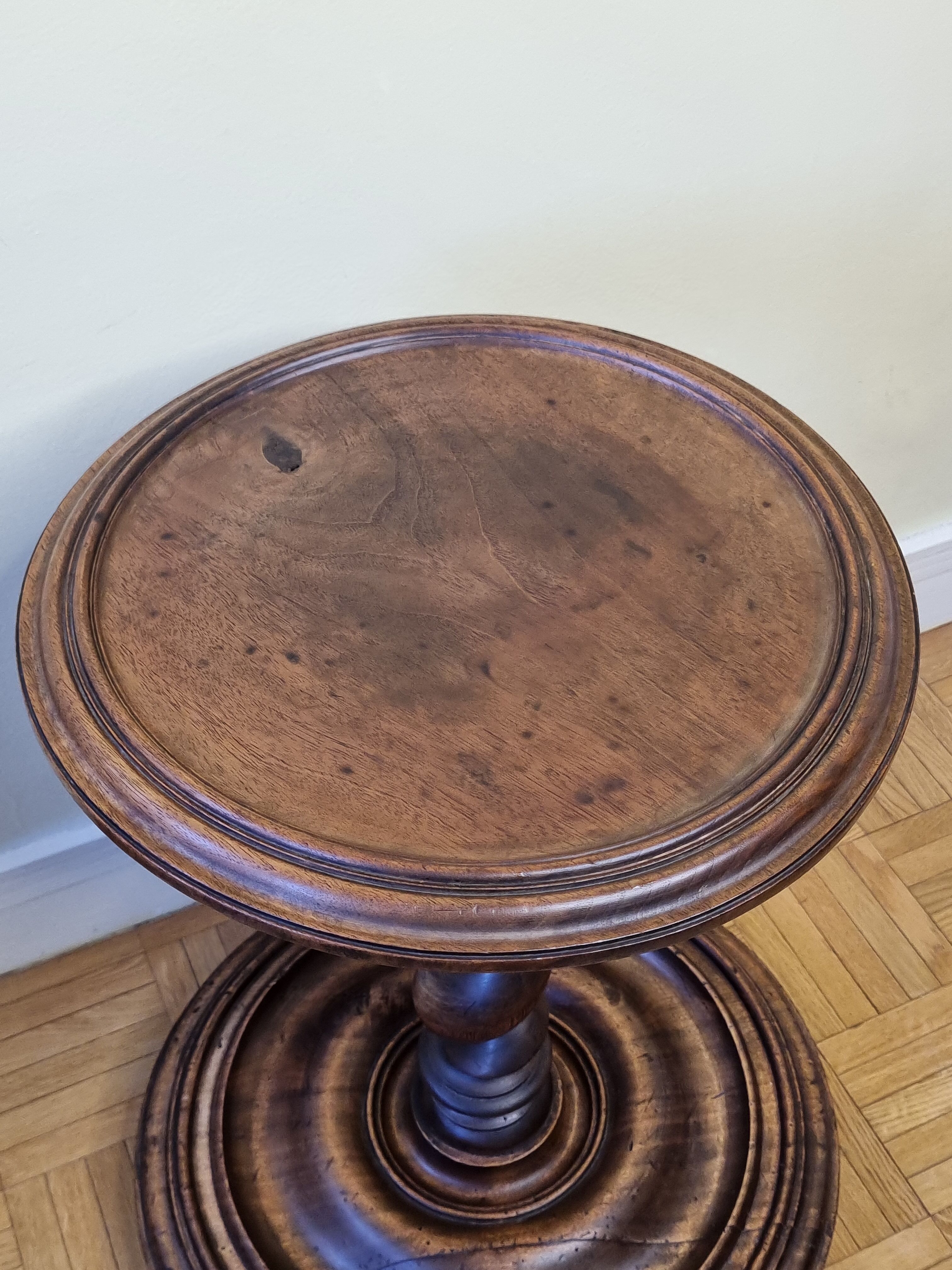 Table d'appoint en bois tourné, 52 cm