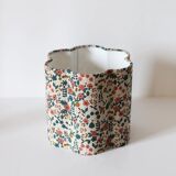 Flower-shaped lampshade printed with "English Garden" Flora.