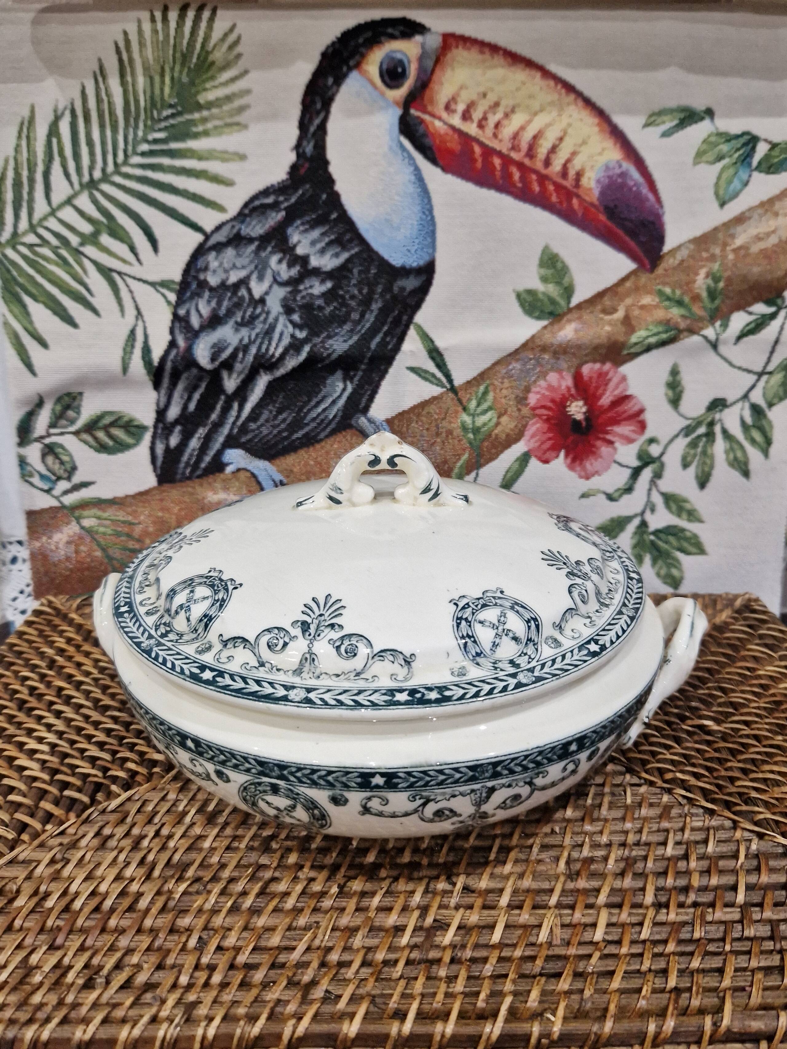 Petite soupière rare terre de fer ancienne salins rigal ameline motif cambaceres décor bleu abeilles