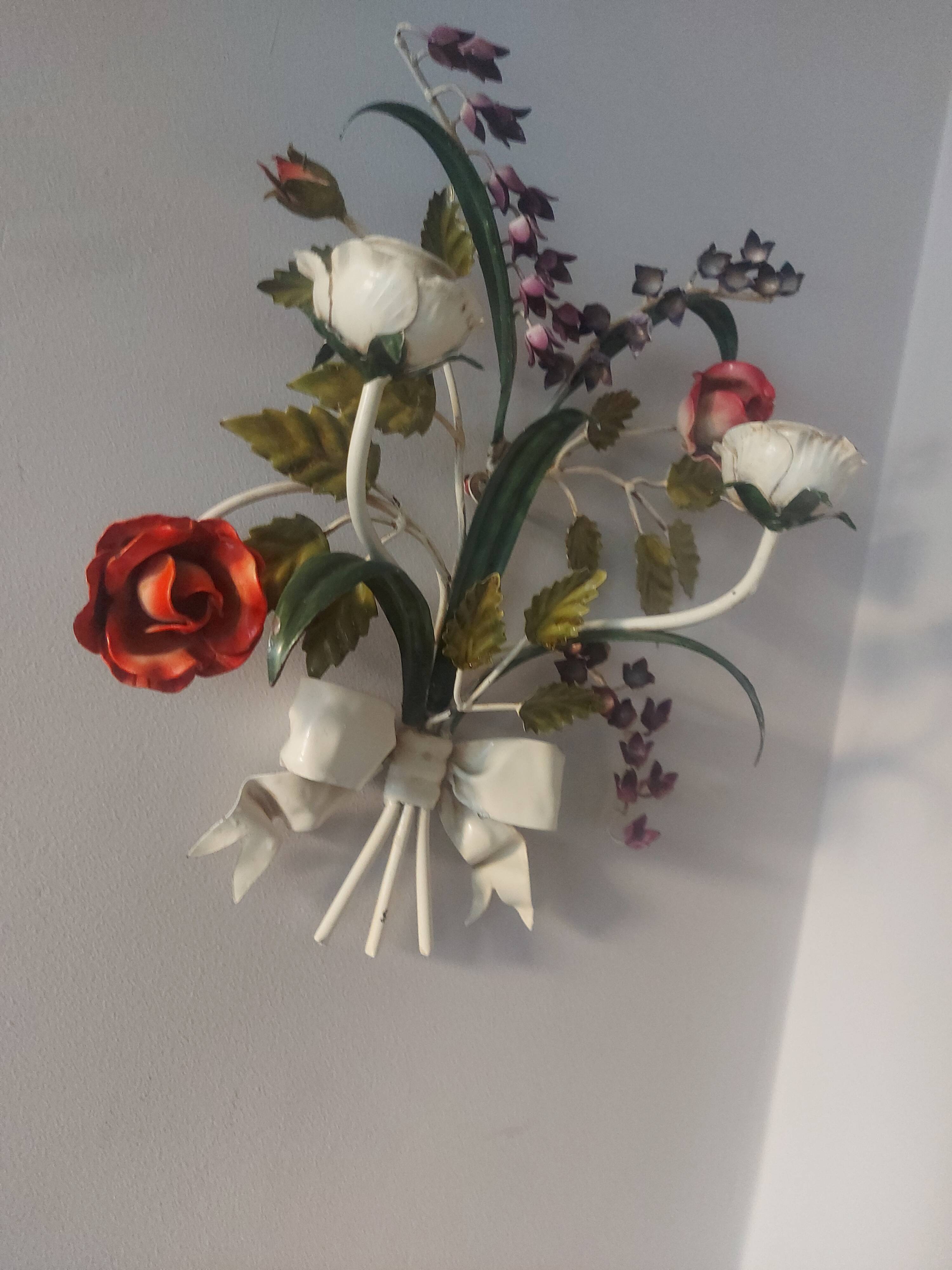 Bougeoir vintage mural décor de fleurs  en métal polychrome