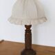 Lampe à poser en bois sculpté et abat-jour dôme, 1930