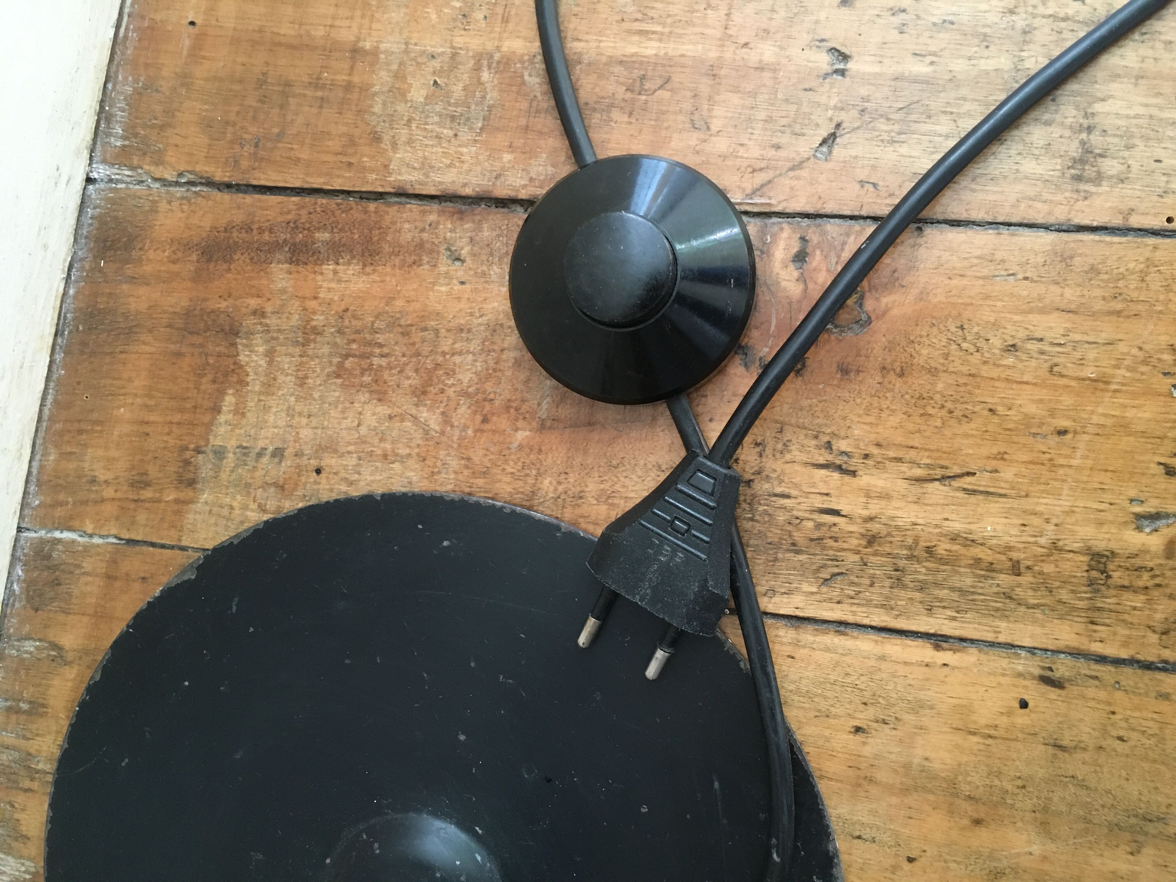 Black projector floor lamp