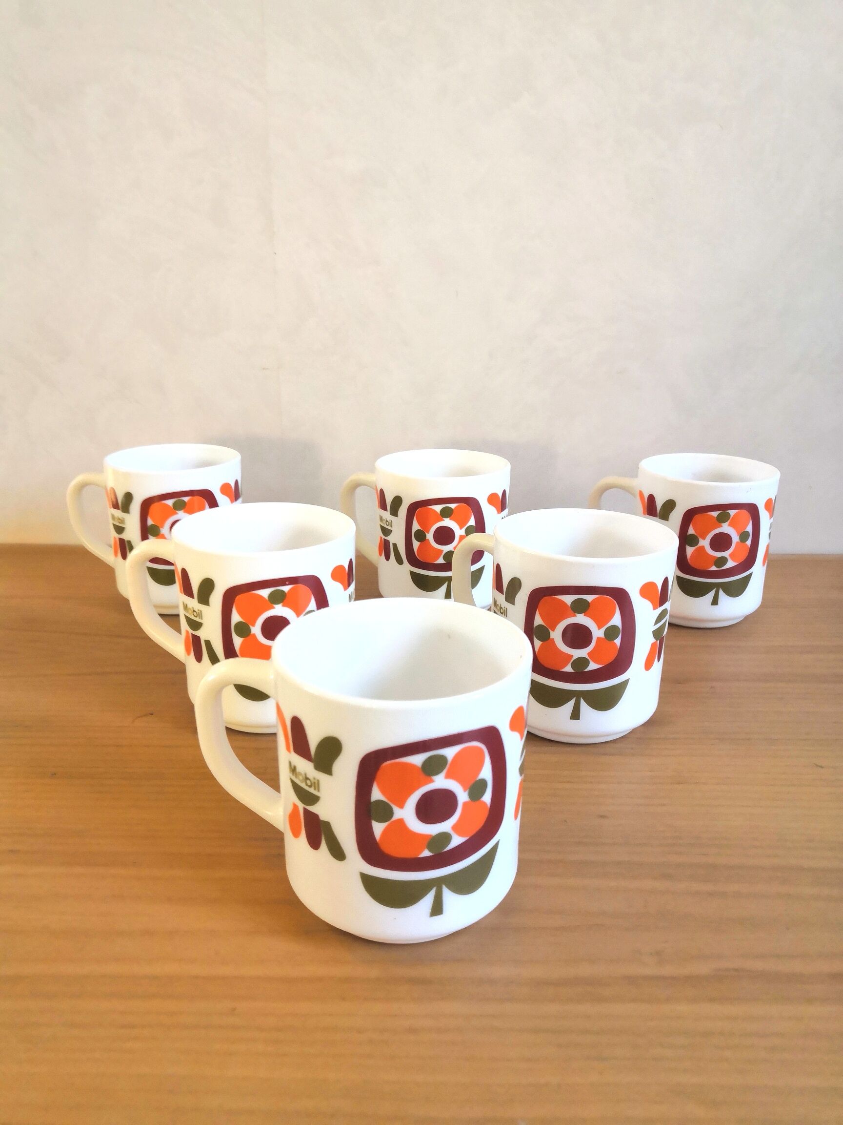 Série de 6 mugs design Mobil années 70