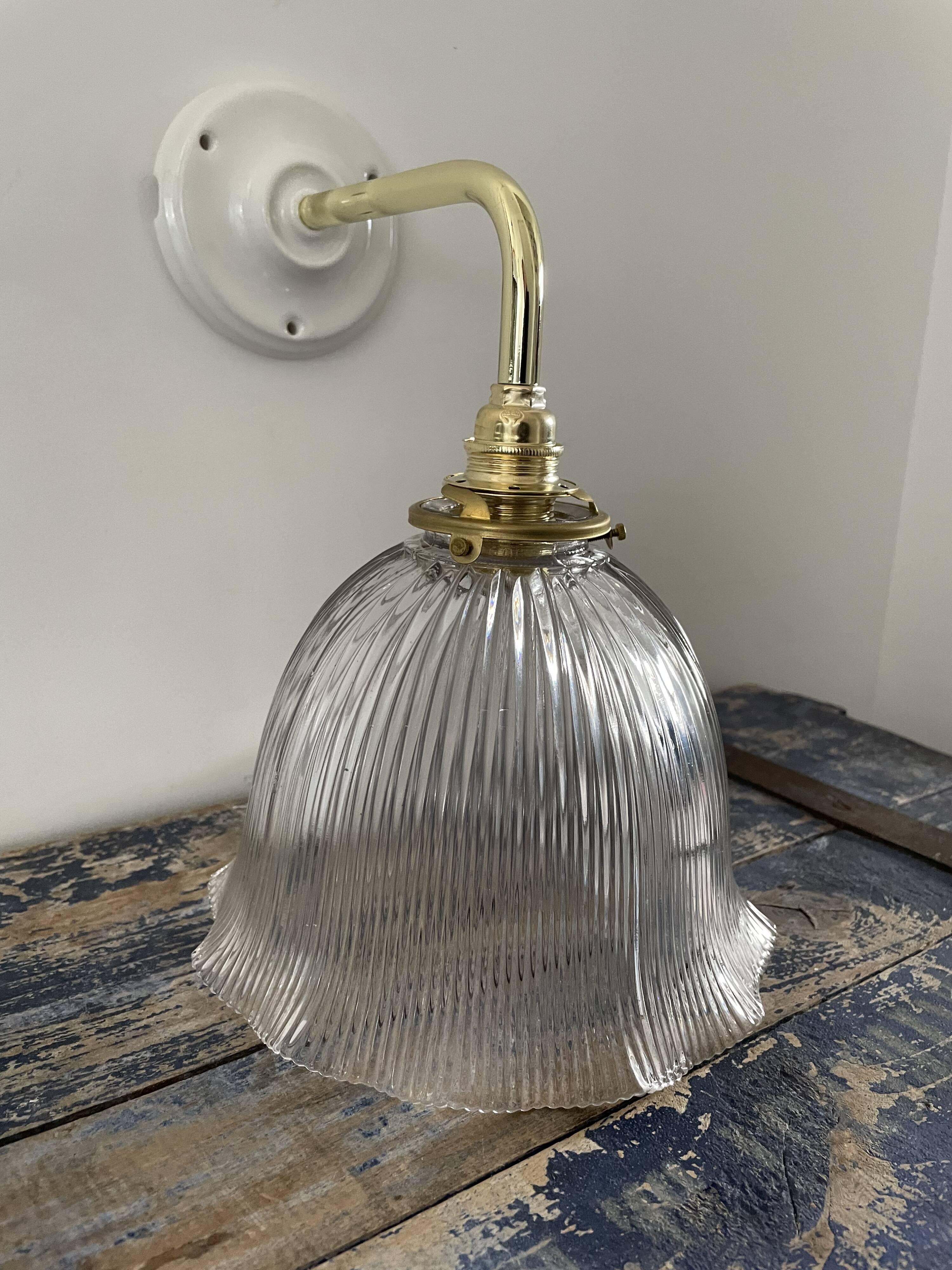 Vintage wall lamp in electrified holophane glass to new