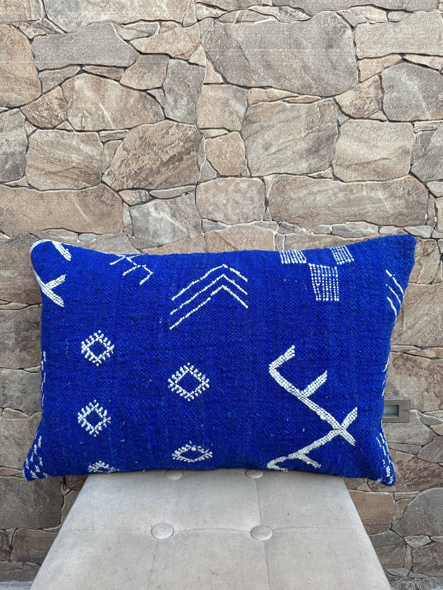 Handmade cushion cover in Berber wool: Moroccan Kilim cushion