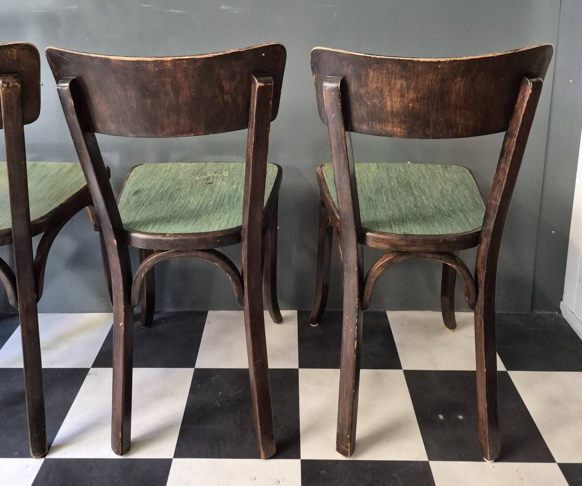 Suite de 4 anciennes chaises Bistrot Baumann Vintage Année 50