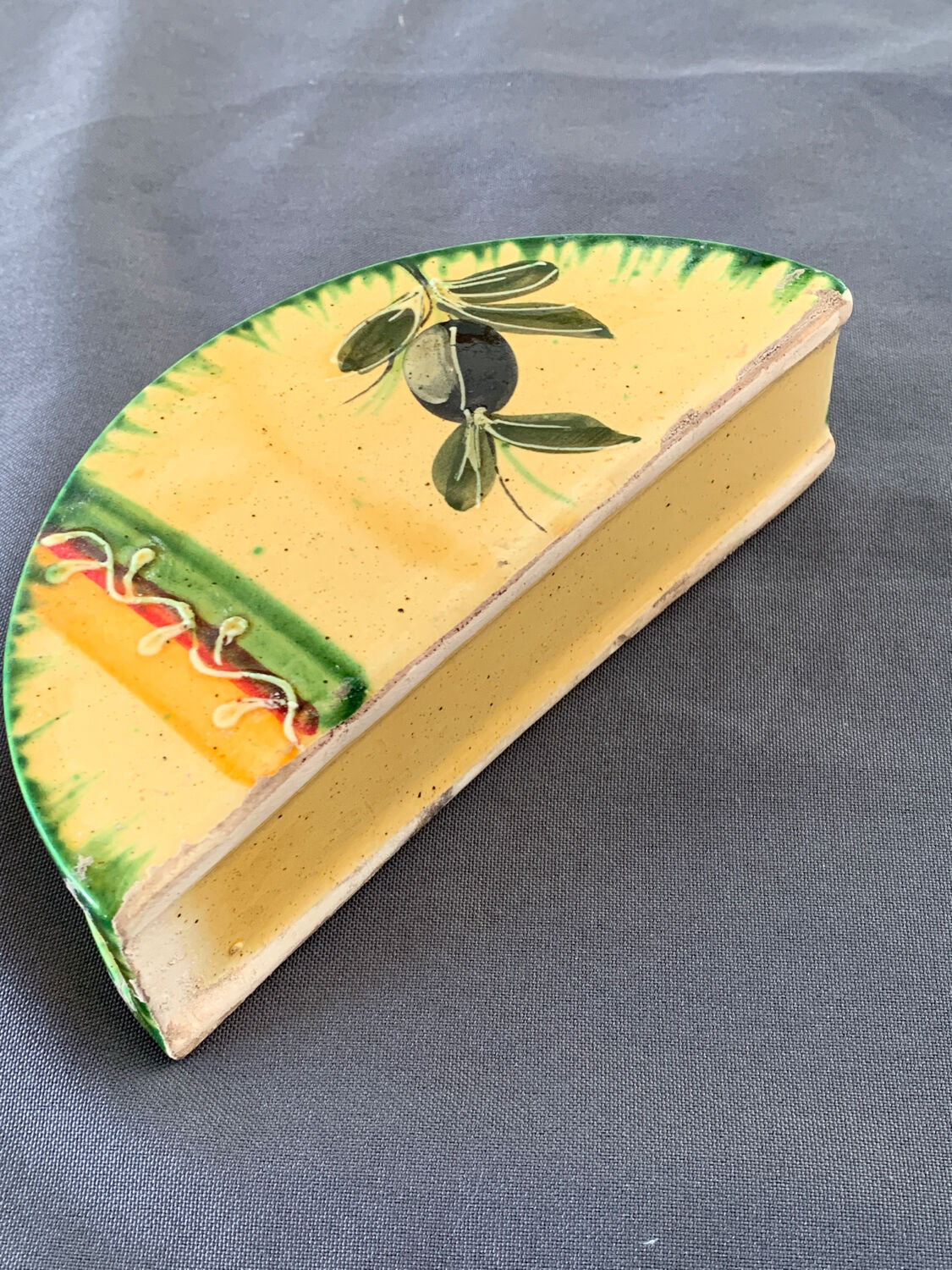 Olive decorative ceramic letter/napkin holder