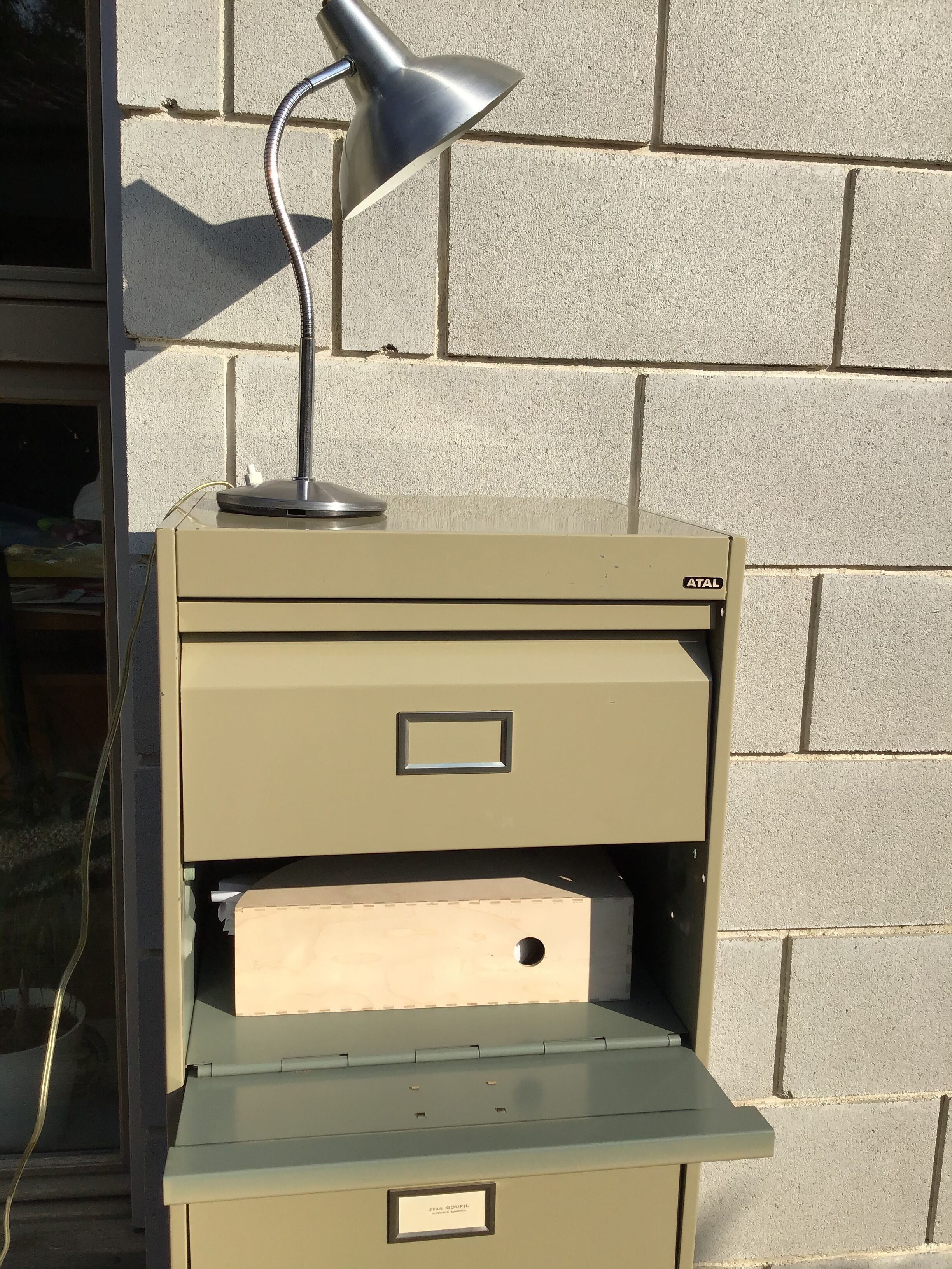 Sand metal valve binder