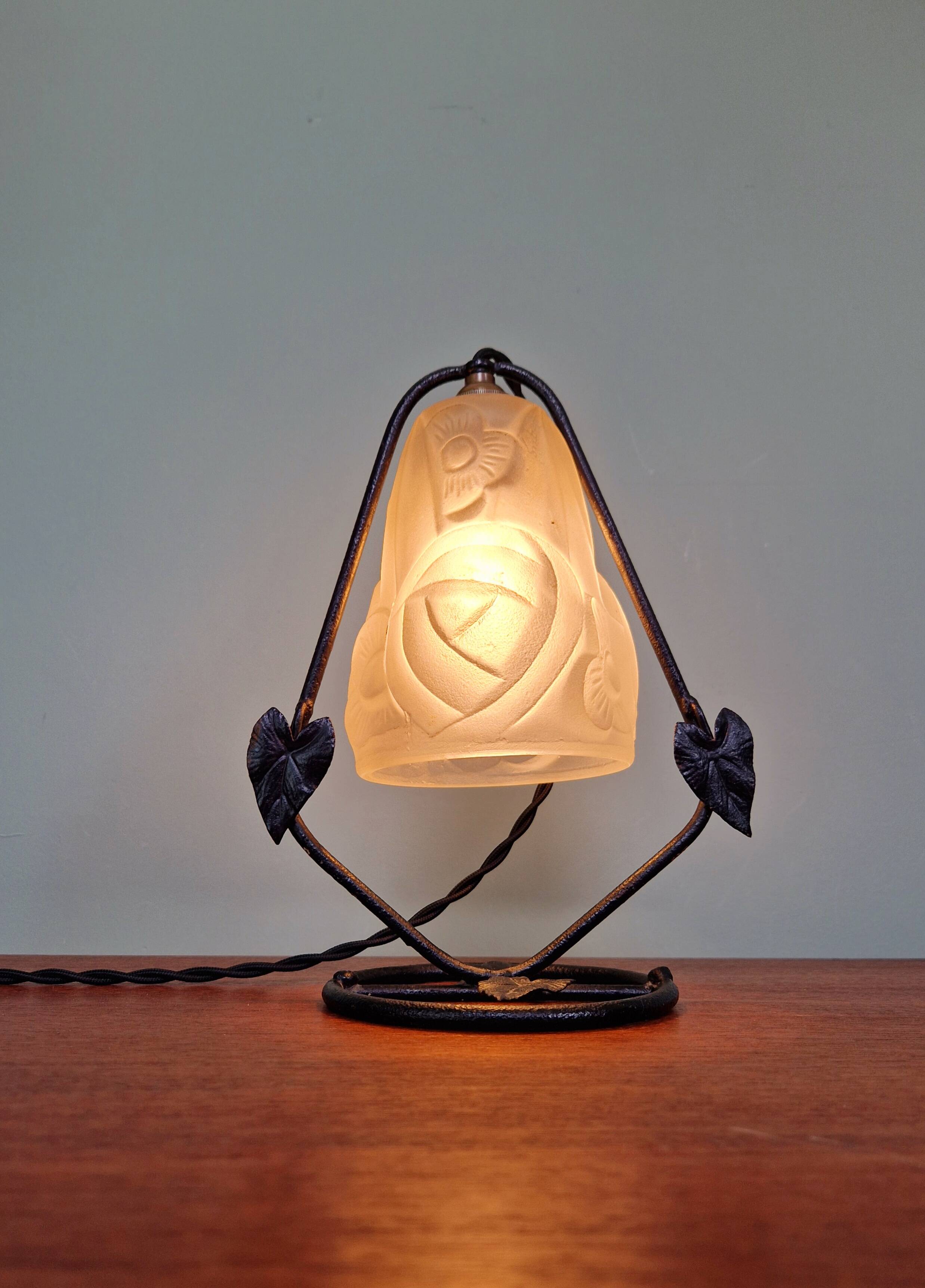 Art Deco night light in wrought iron and satin glass signed Degué