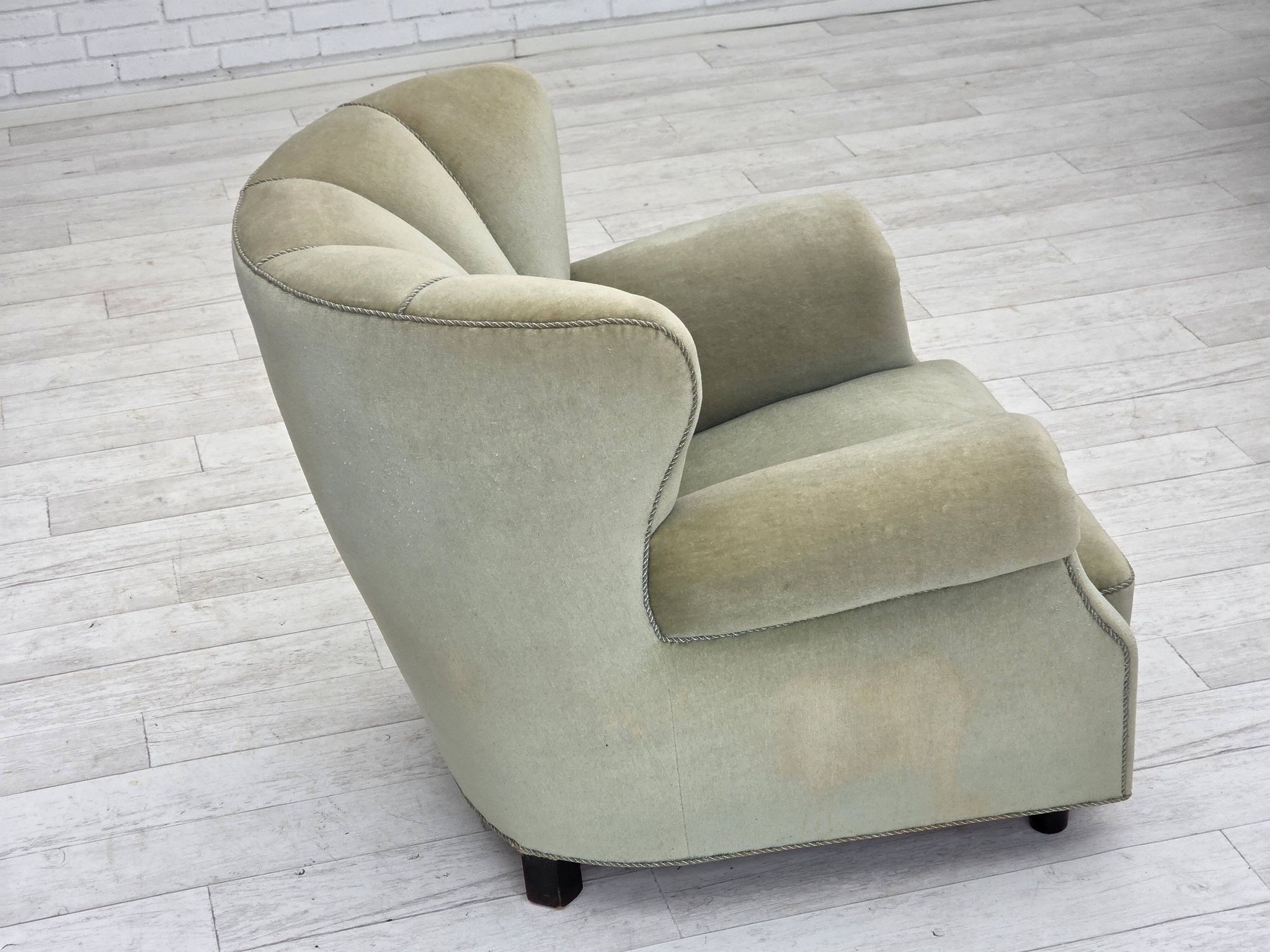 Fauteuil relax danois des années 1970, velours d'ameublement vert clair
