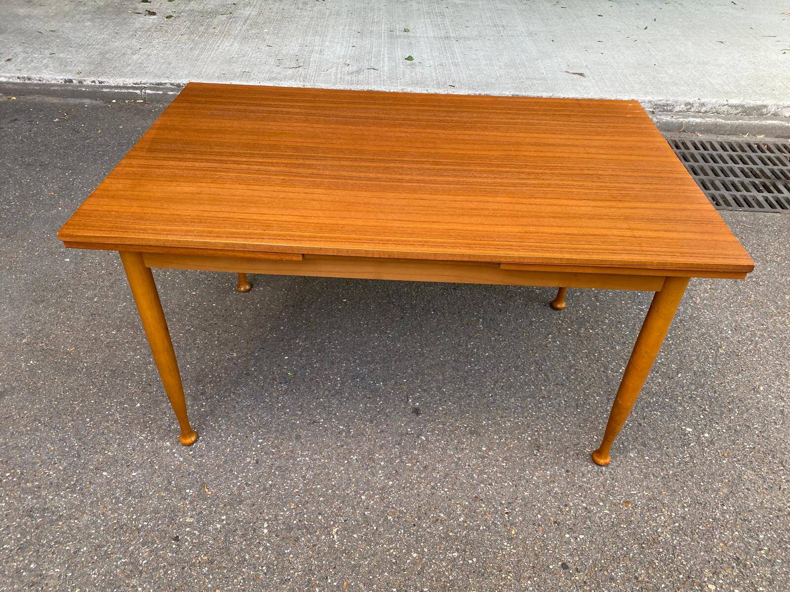 Table à manger scandinave extensible en bois 235cm 1960