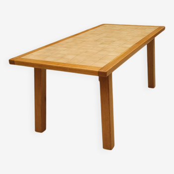 Table en bois carrelé