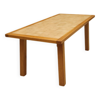 Table en bois carrelé
