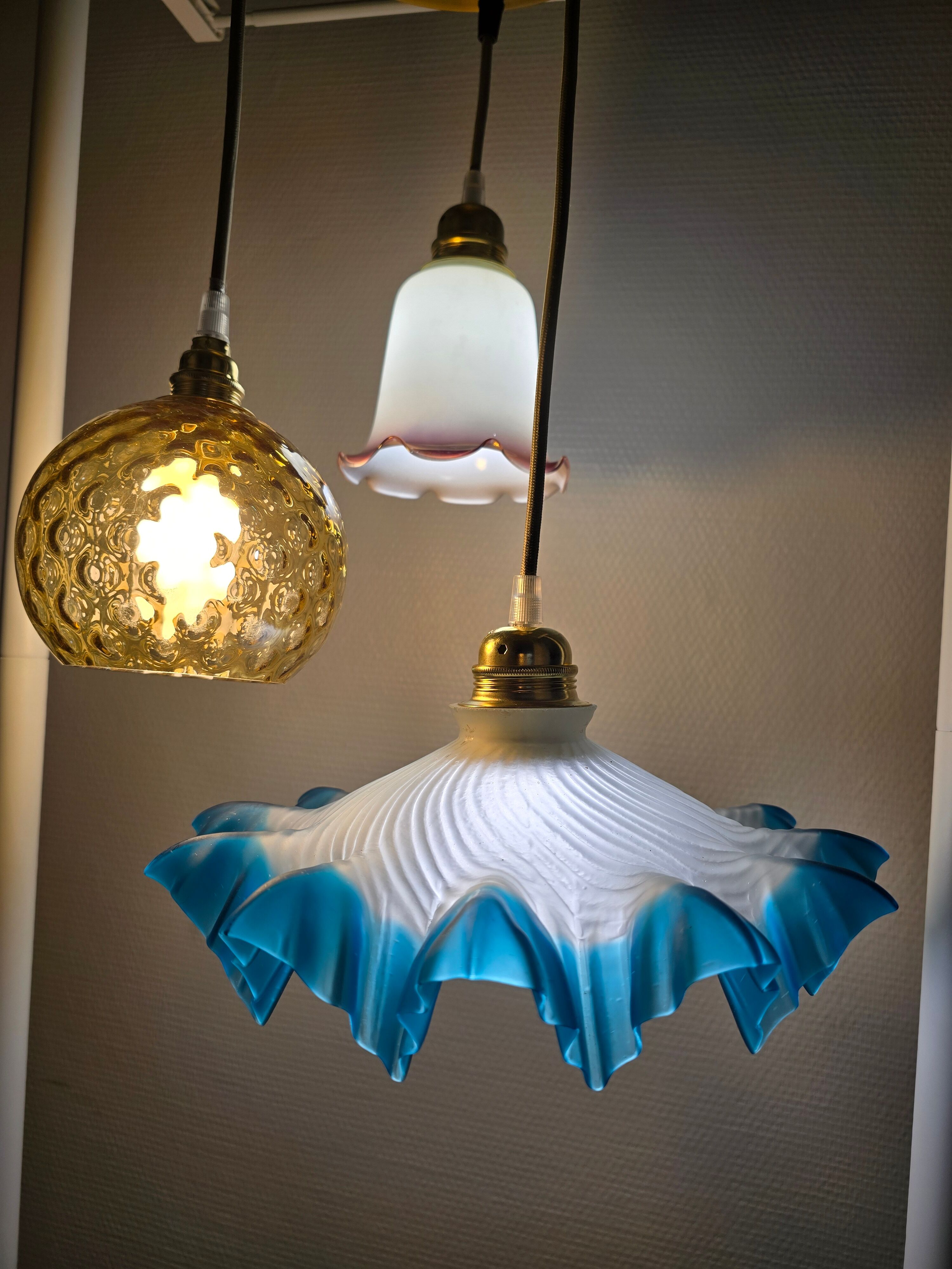 Suspension 3 globes en verre et 3 couleurs