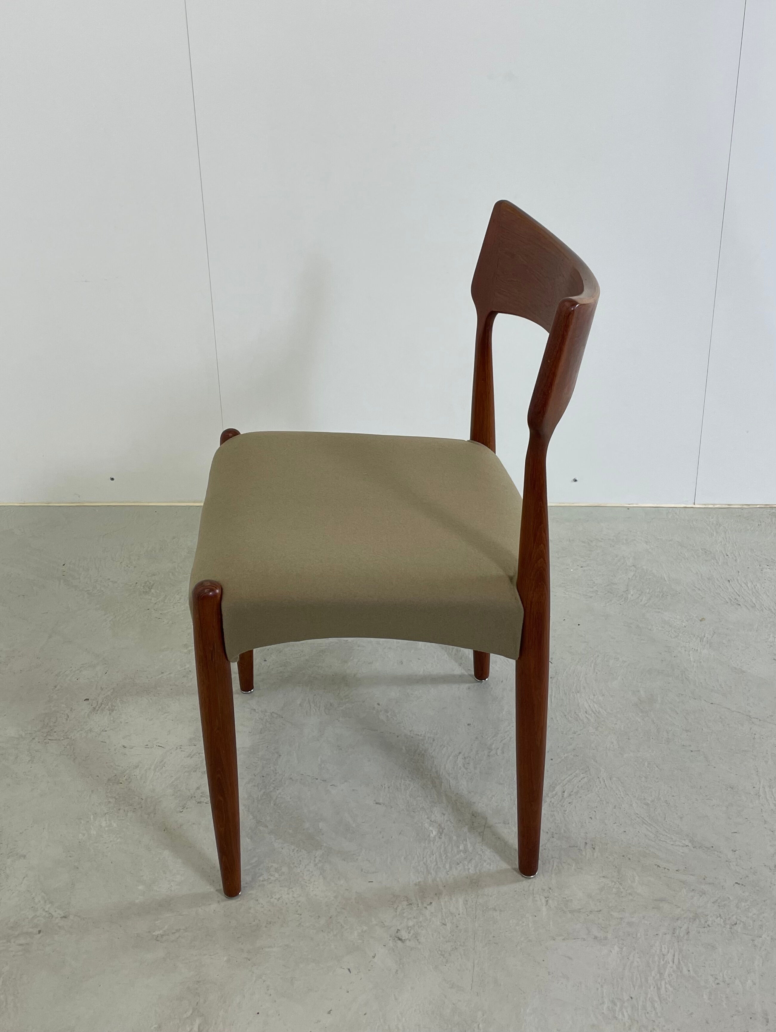 Danish MidCentury Dining Chair Model 142 by Bernt Petersen, 1960