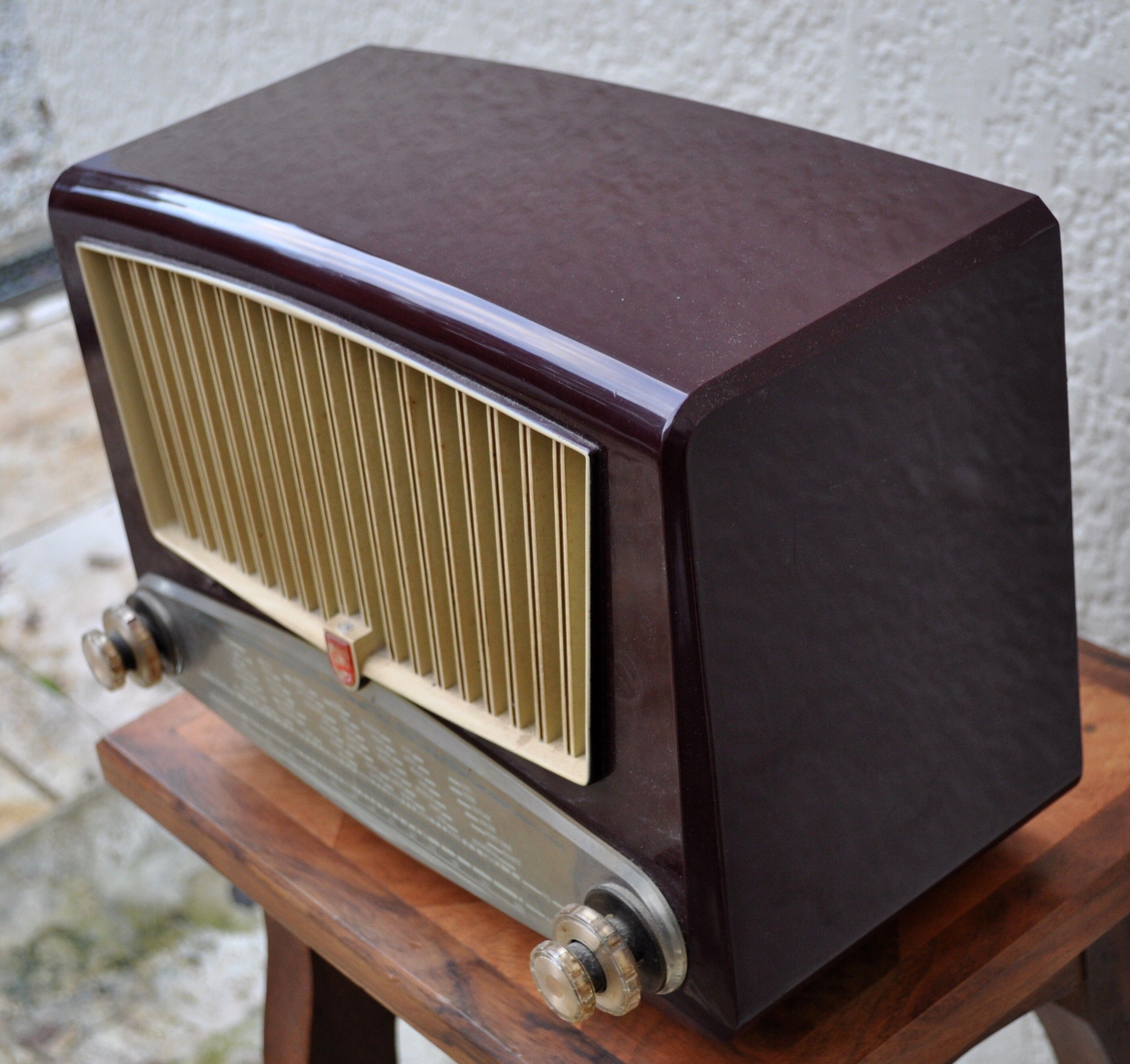 Philips Bakelite radio grille