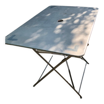 Metal garden table