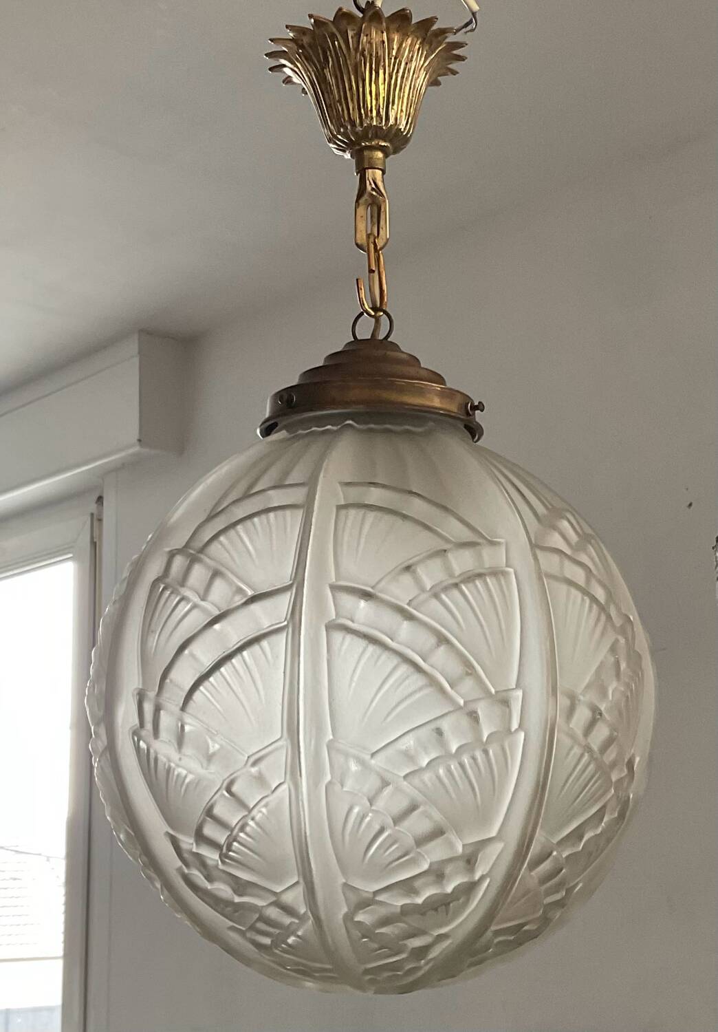 Grande suspension Art Déco en verre dépoli