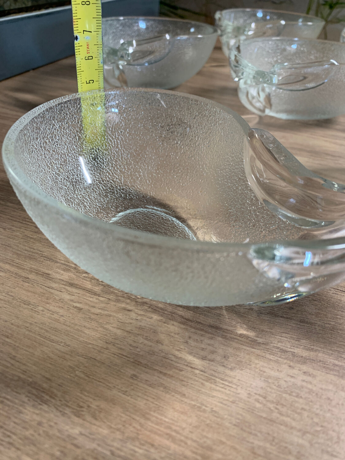 Glass avocado service with avocado decor 7 pieces 1 with an interior crack not perceptible to the touch 1 with an interior crack not perceptible to the touch