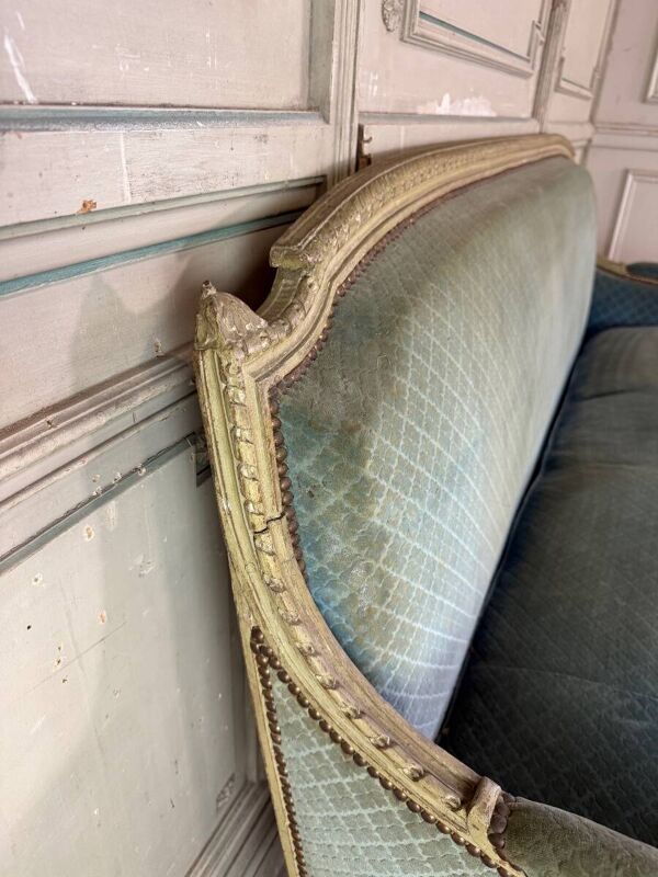 Banquette Louis XVI en bois sculpté et peint vert clair, XVIIIème siècle