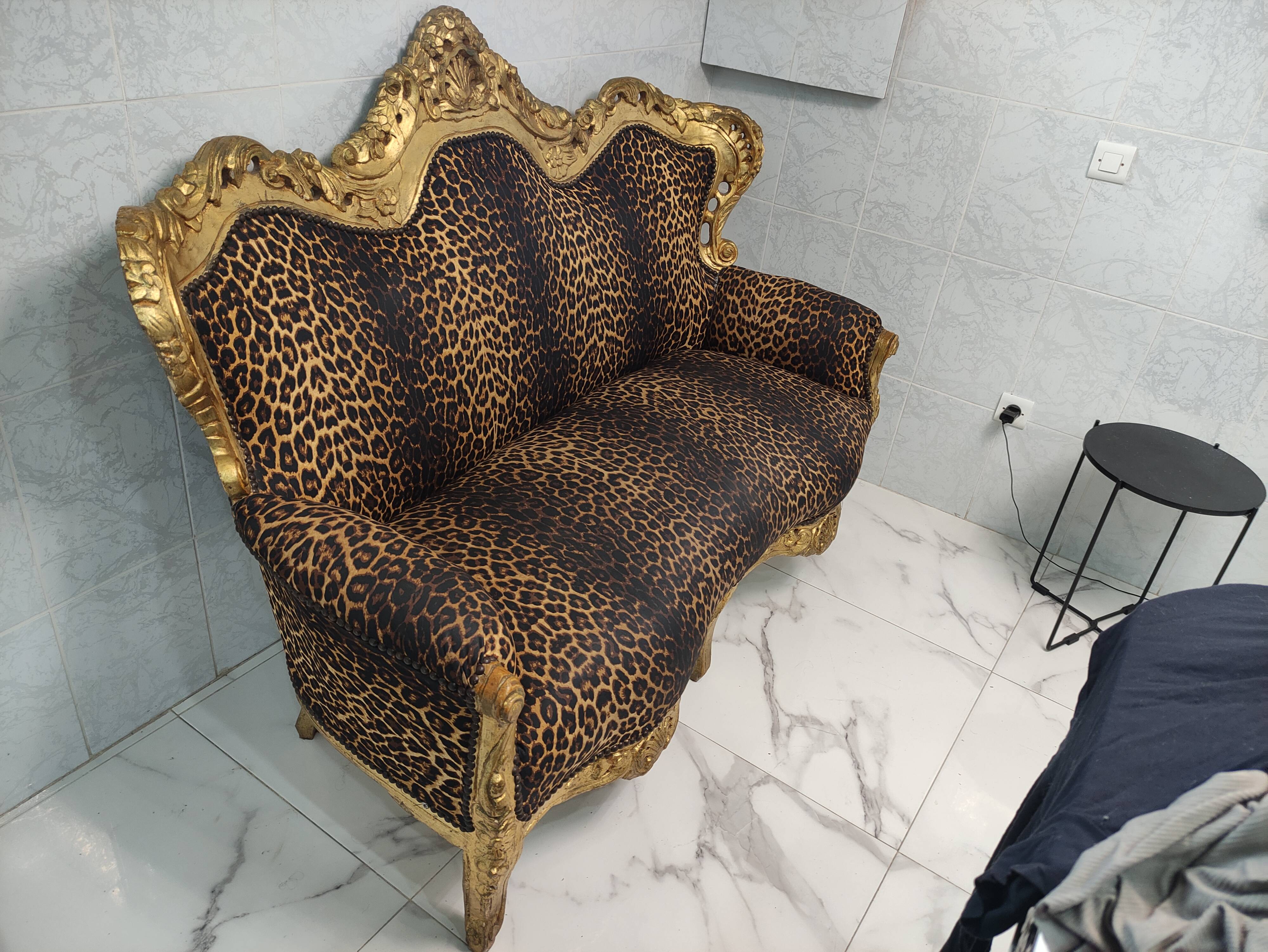 Baroque leopard canapé