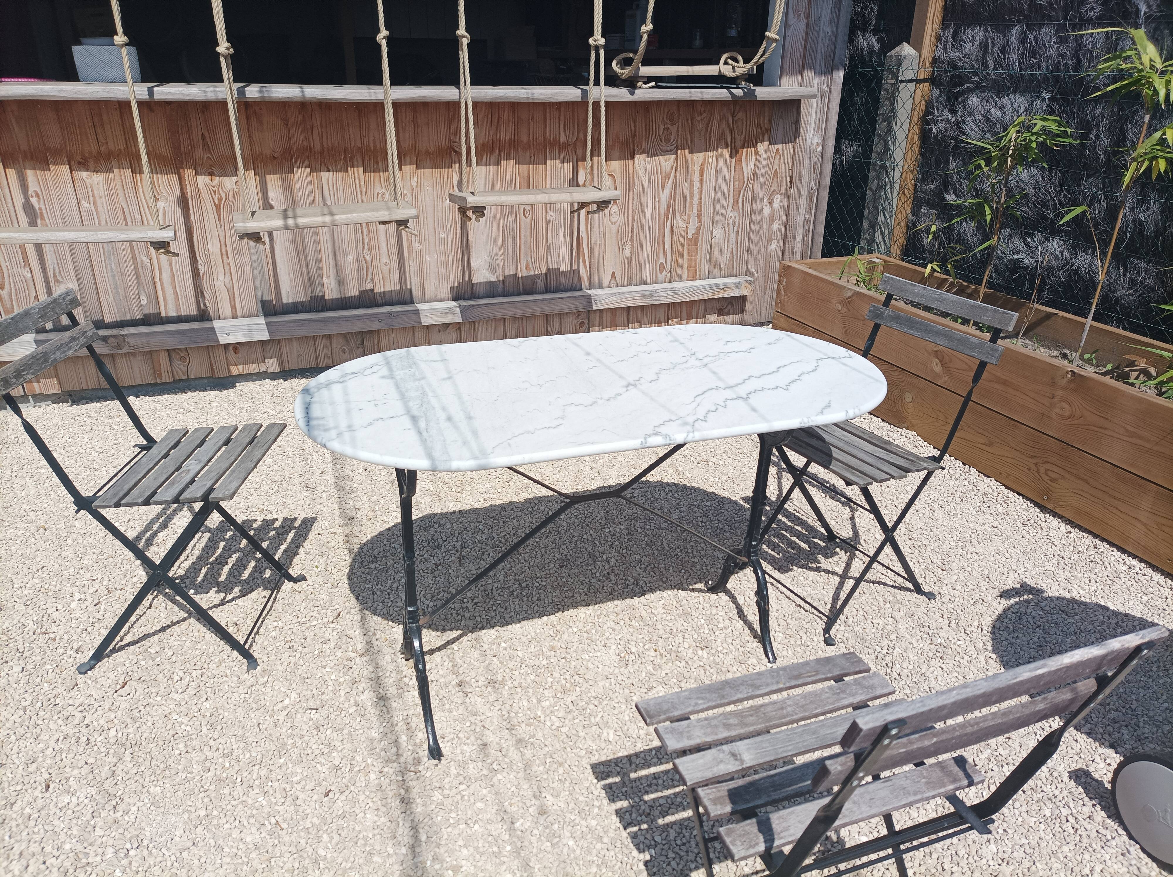 Table bistrot pieds fonte et plateau marbre